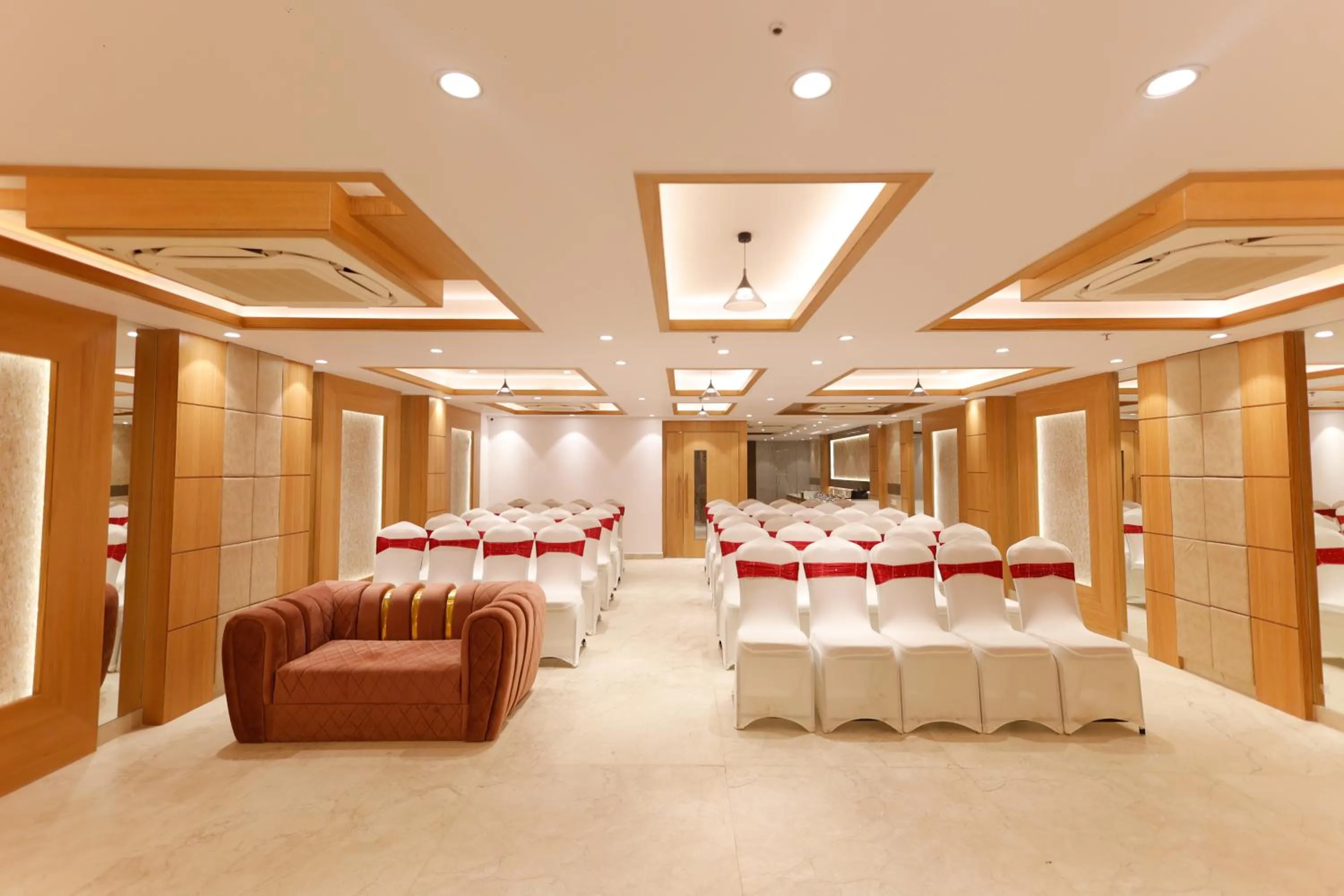 Banquet/Function facilities in Hotel Sarc Inn