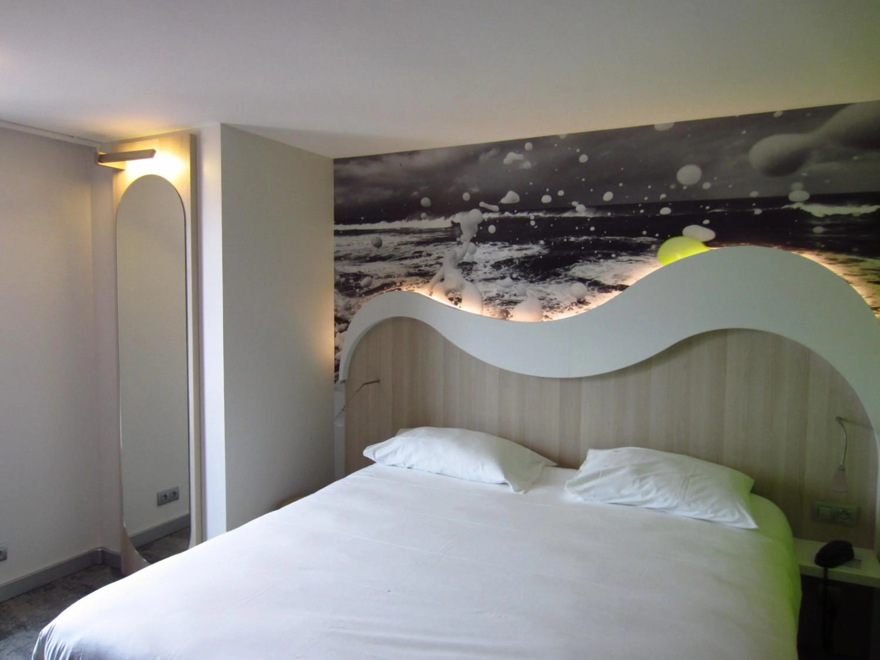 Bed in ibis Styles Saint Malo Port