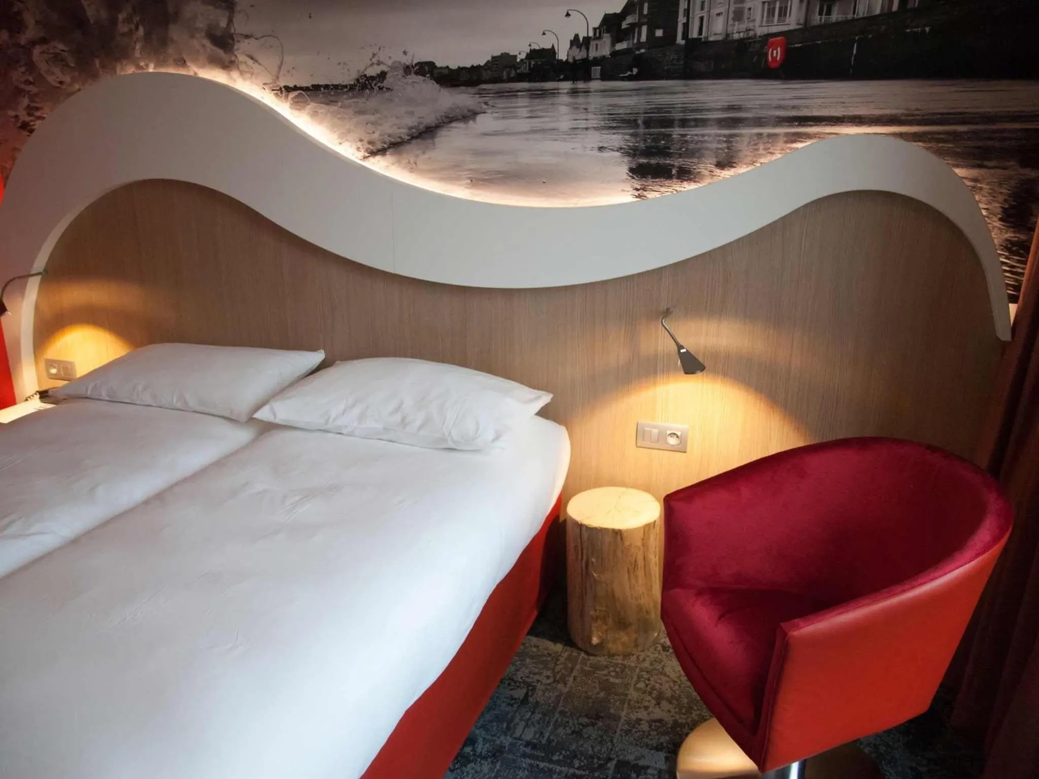Bedroom, Bed in ibis Styles Saint Malo Port
