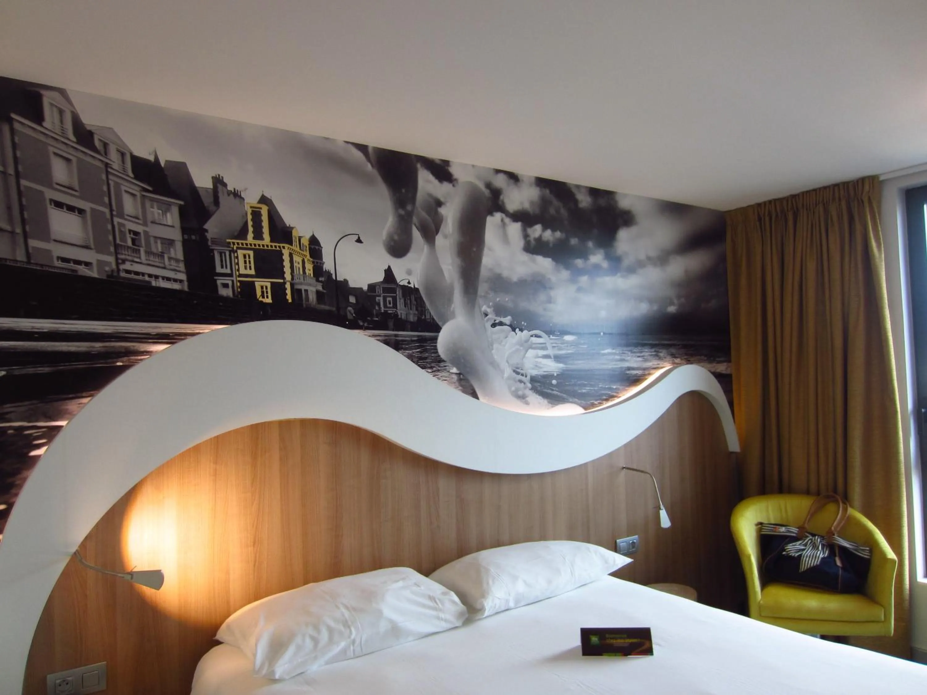 Bed in ibis Styles Saint Malo Port