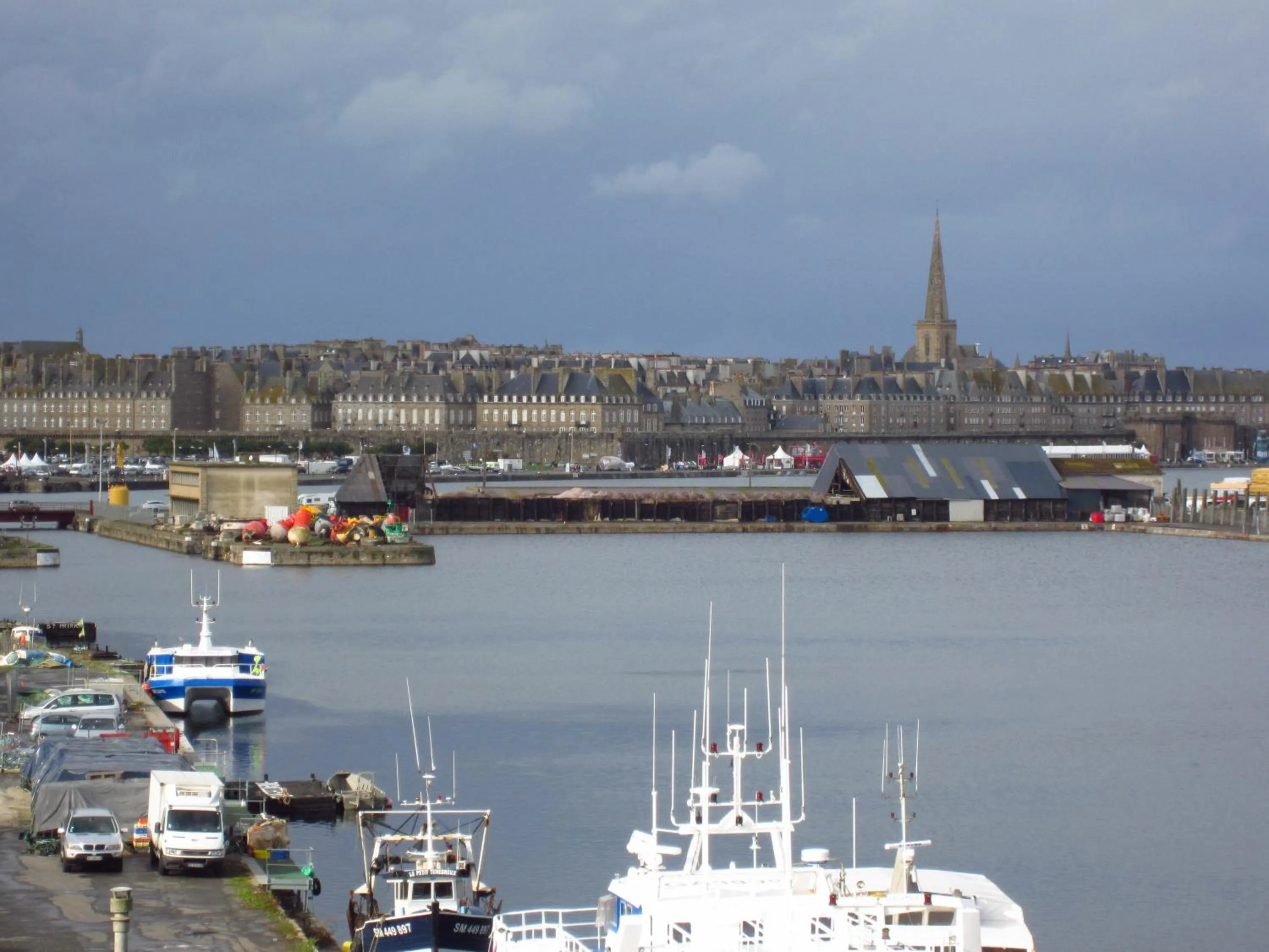 Area and facilities in ibis Styles Saint Malo Port