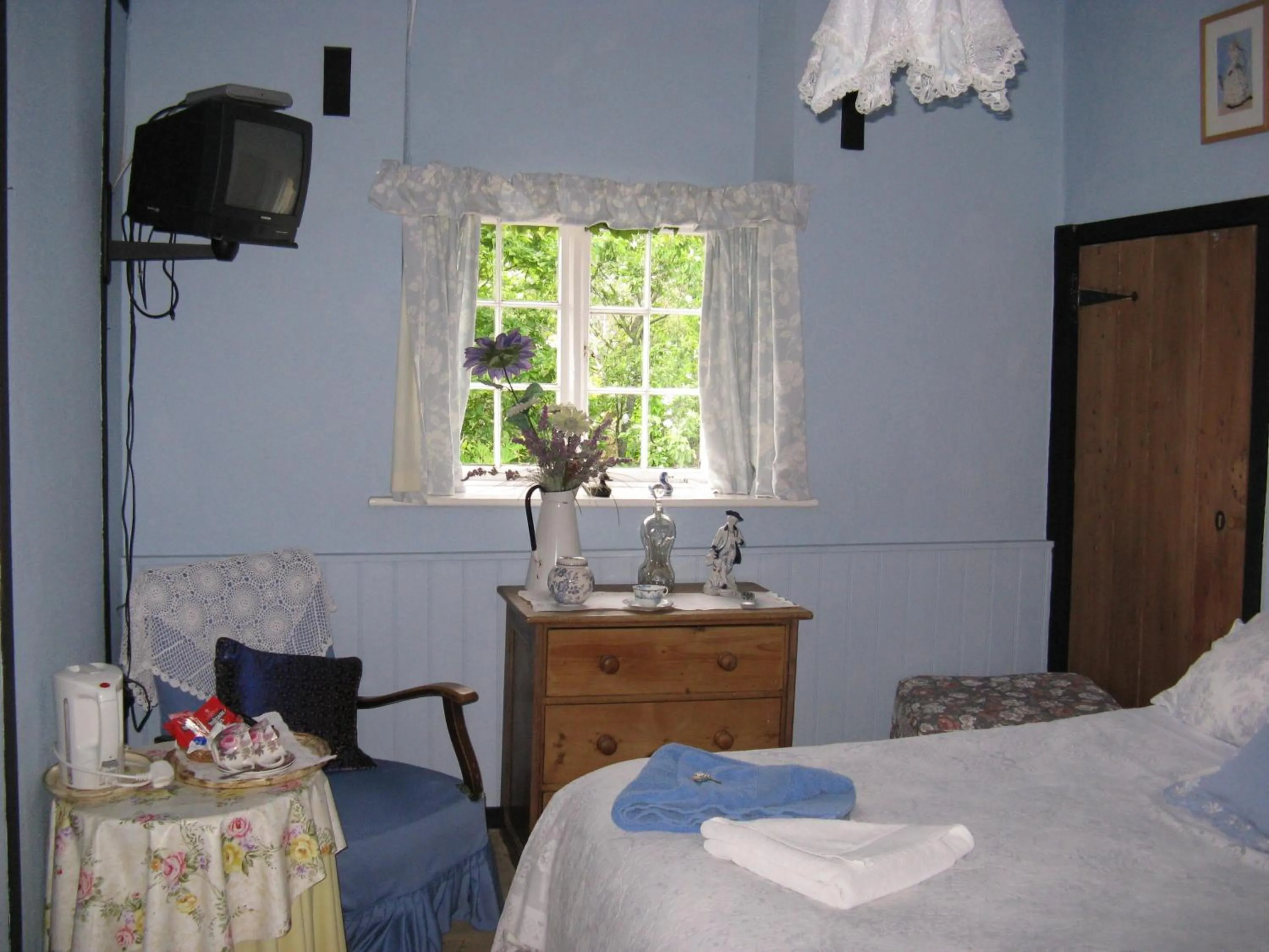 Day, Bed in East Farm House B&B