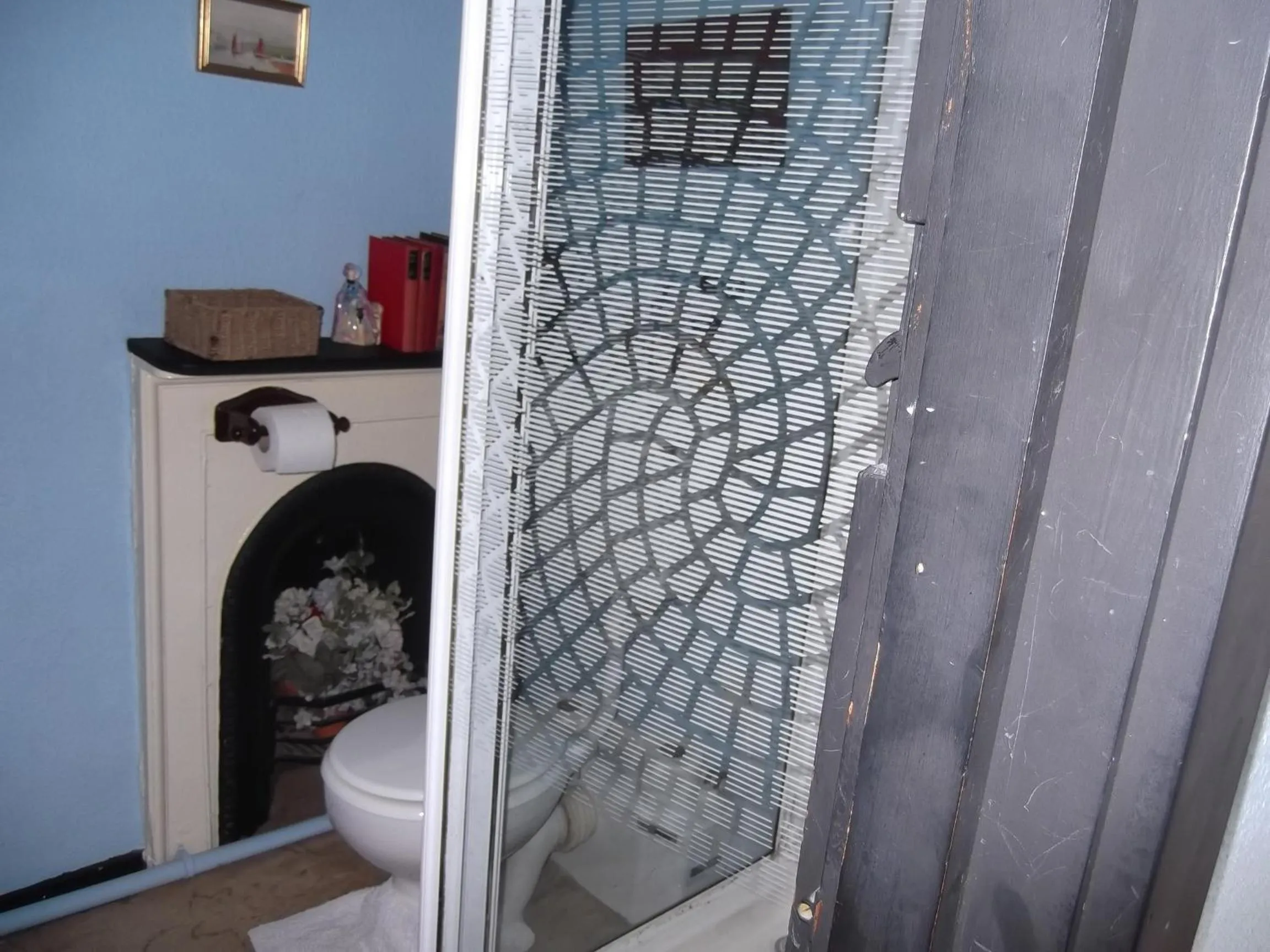 Toilet in East Farm House B&B