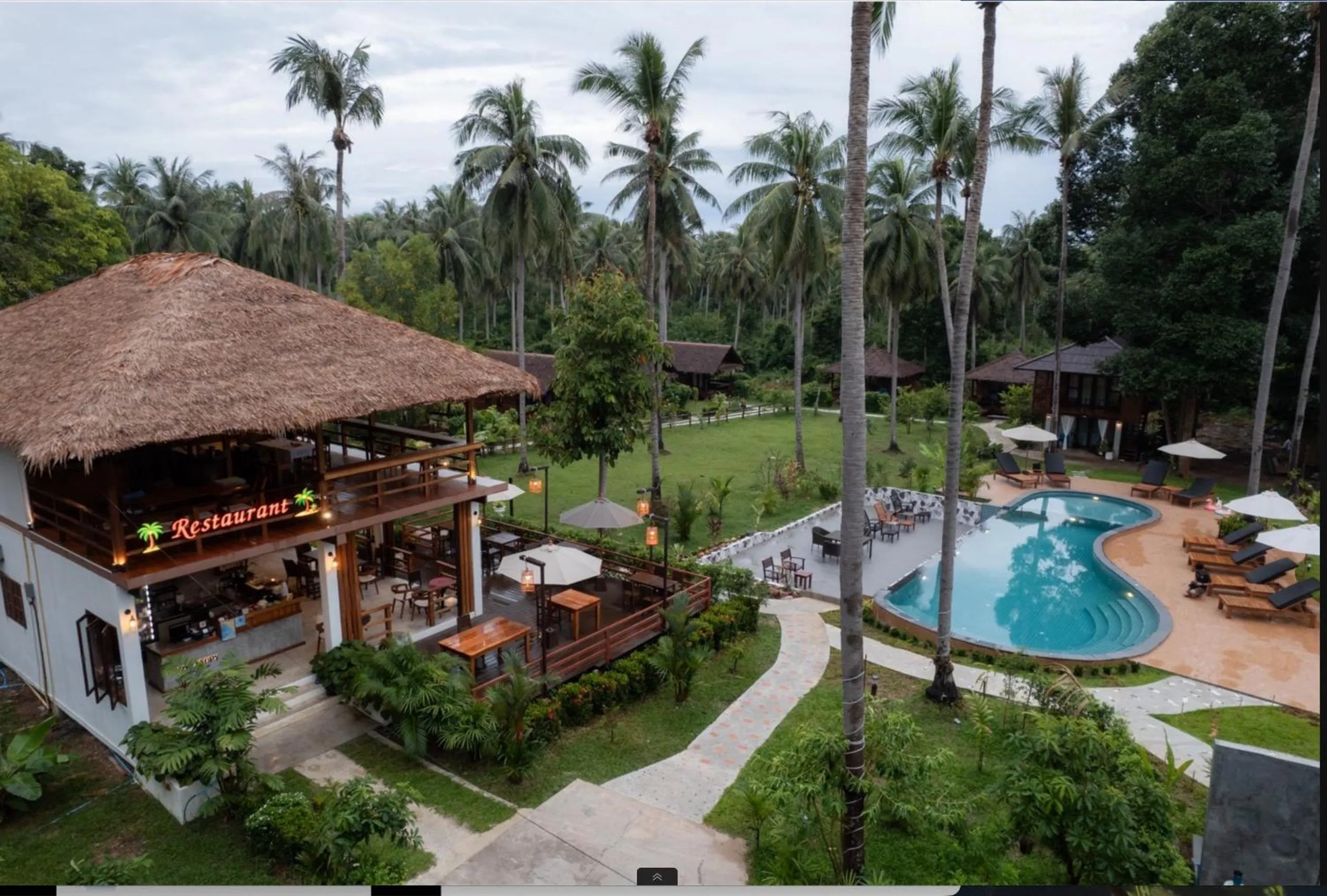 Restaurant/places to eat in COCO Canopy Boutique Resort