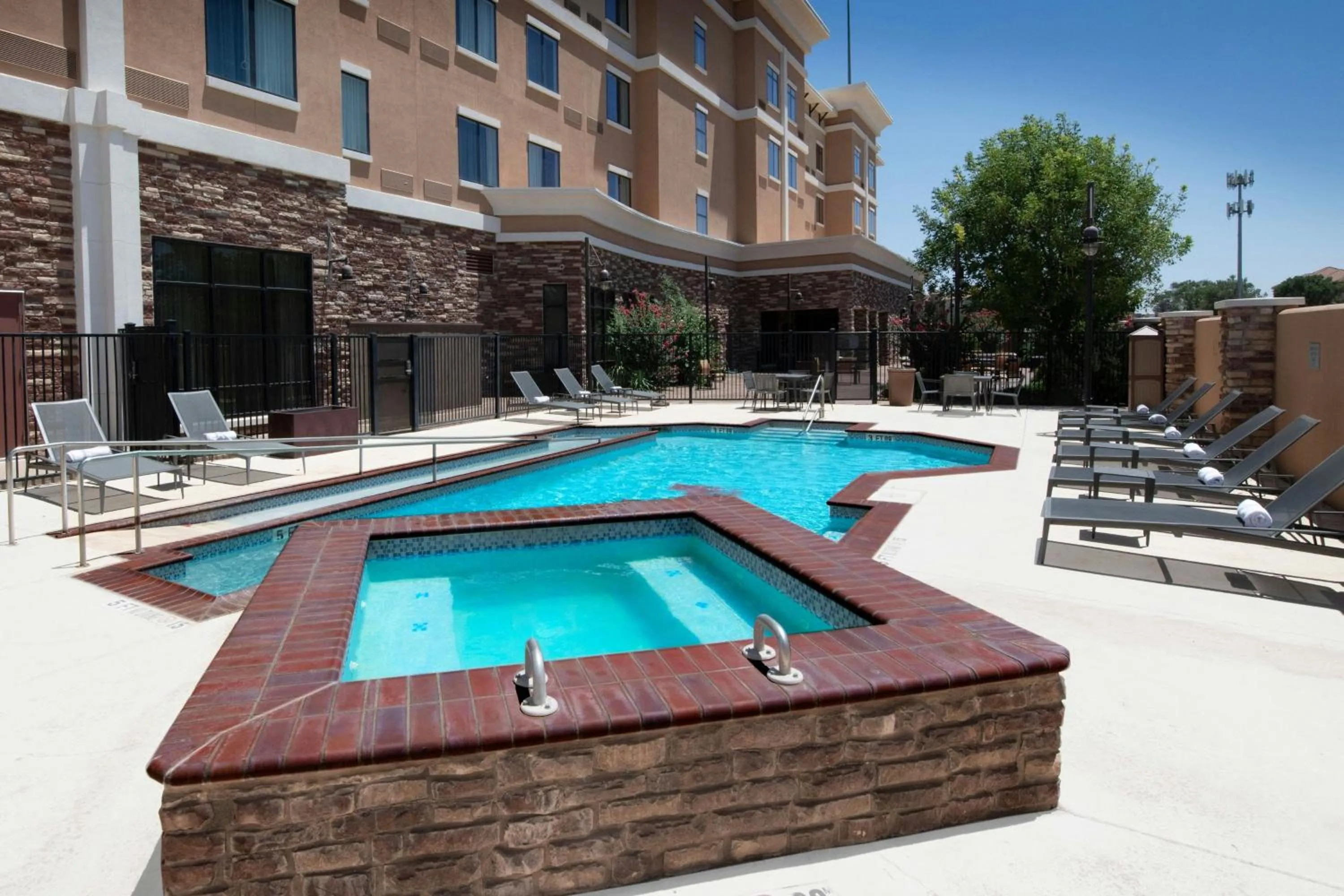 Swimming pool in Courtyard by Marriott Lubbock Downtown/University Area