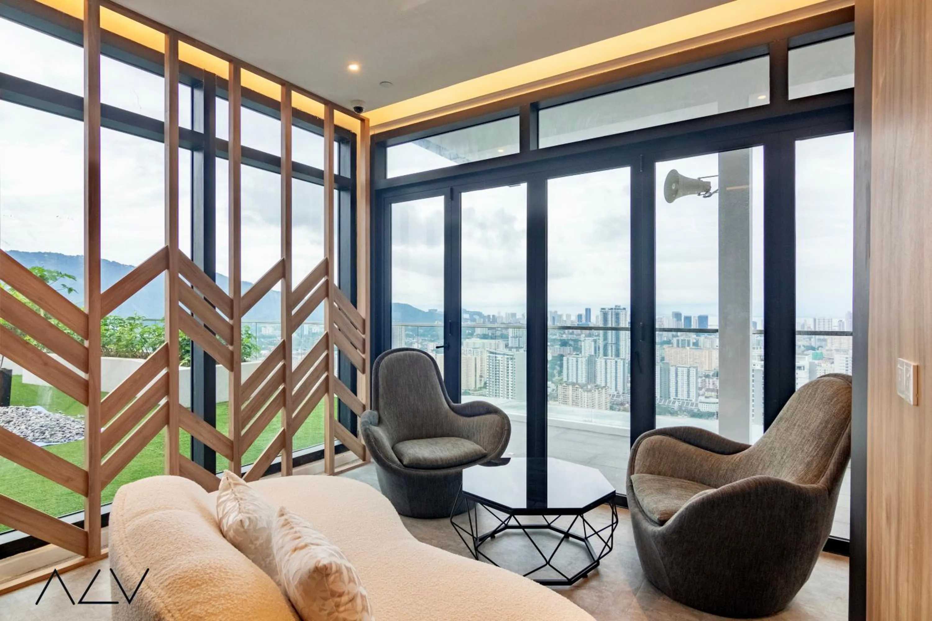 Seating area in Urban Suites, Signature Collection by Stellar ALV