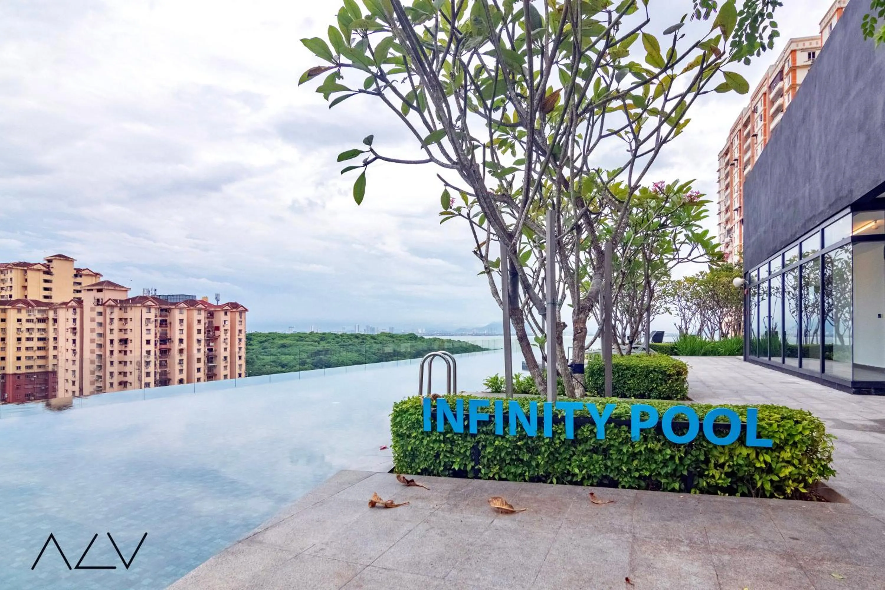 Swimming pool in Urban Suites, Signature Collection by Stellar ALV