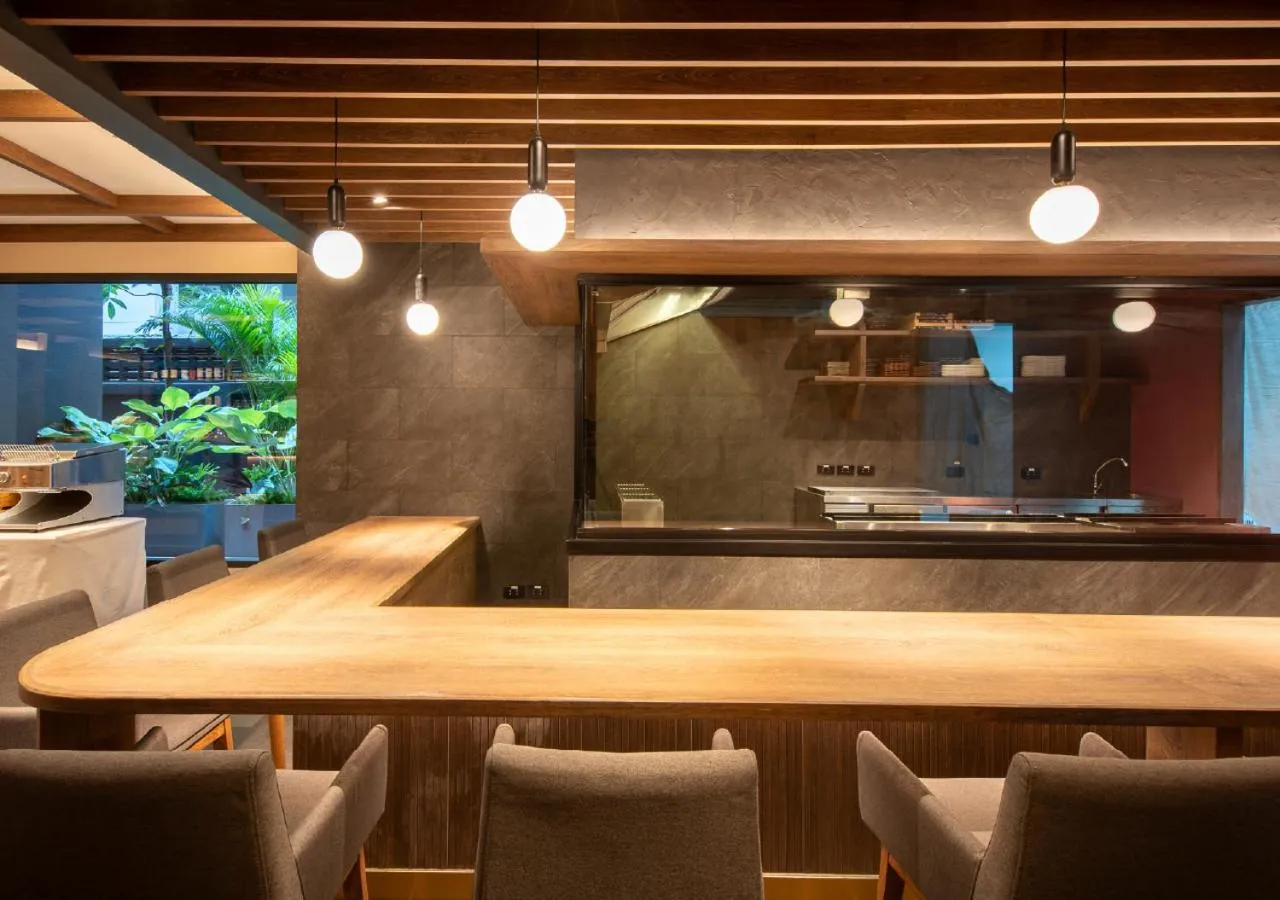 Restaurant/places to eat in Sotetsu Grand Fresa Bangkok