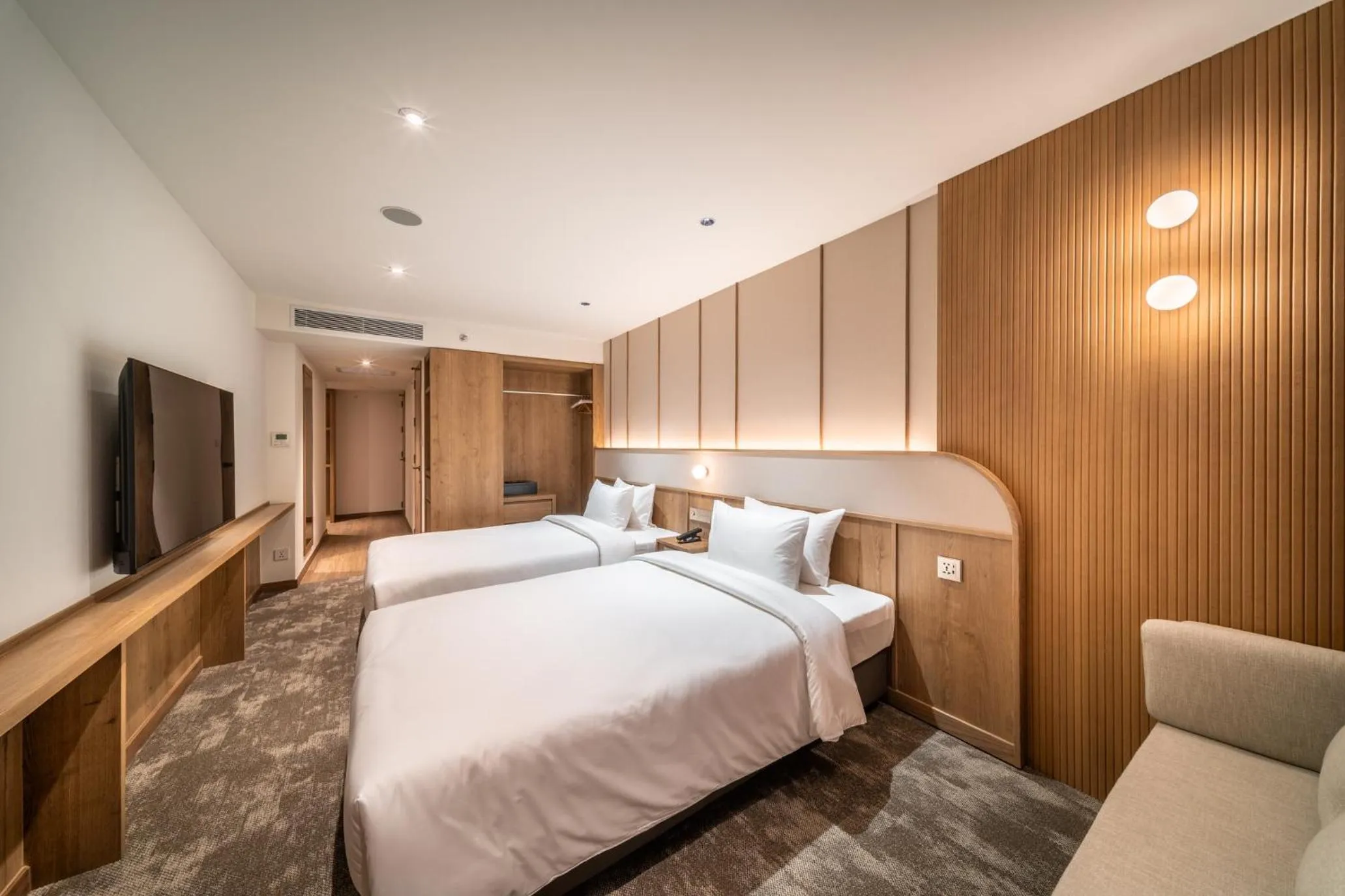 Bedroom, Bed in Sotetsu Grand Fresa Bangkok