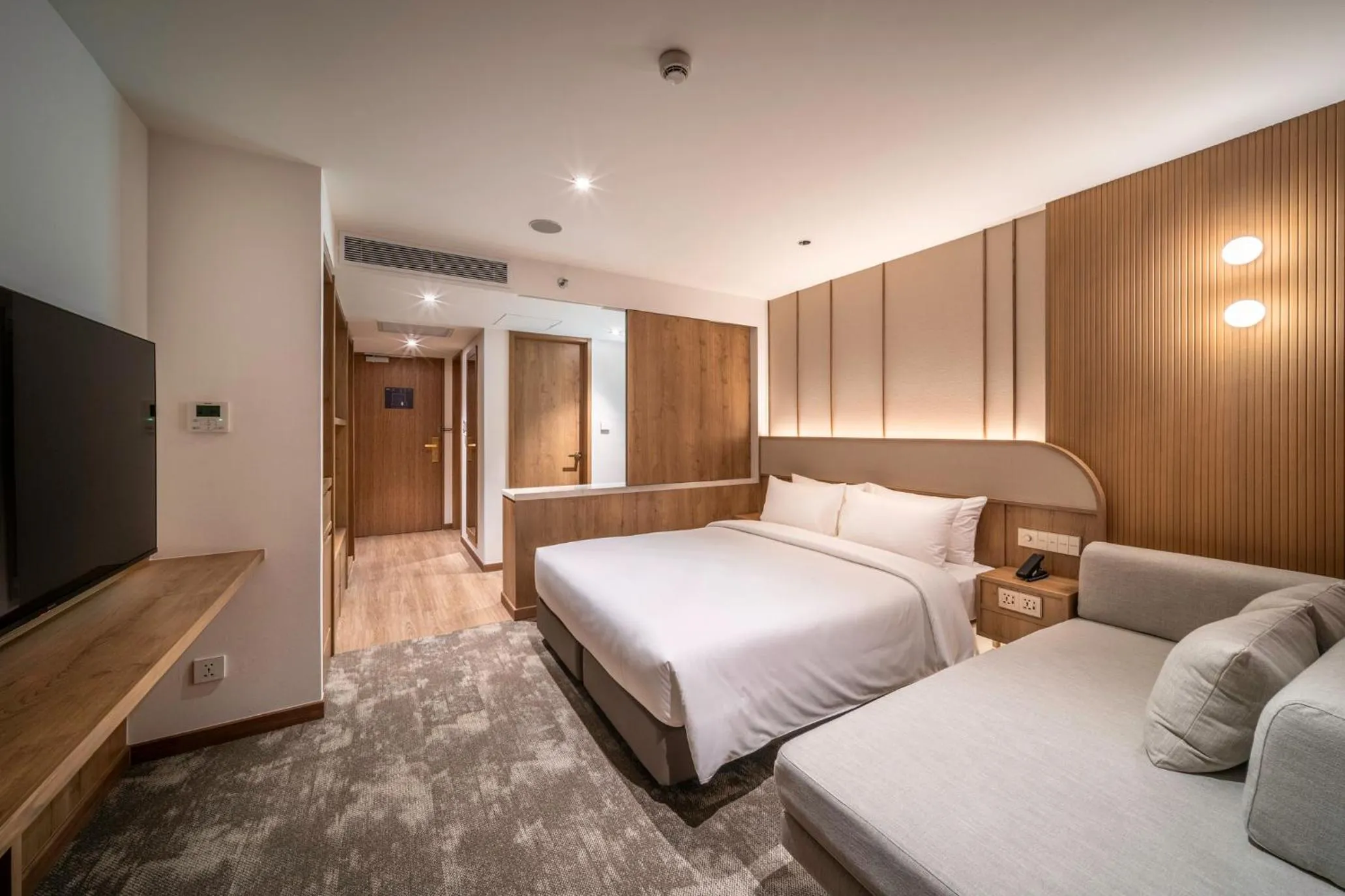 Bedroom, Bed in Sotetsu Grand Fresa Bangkok