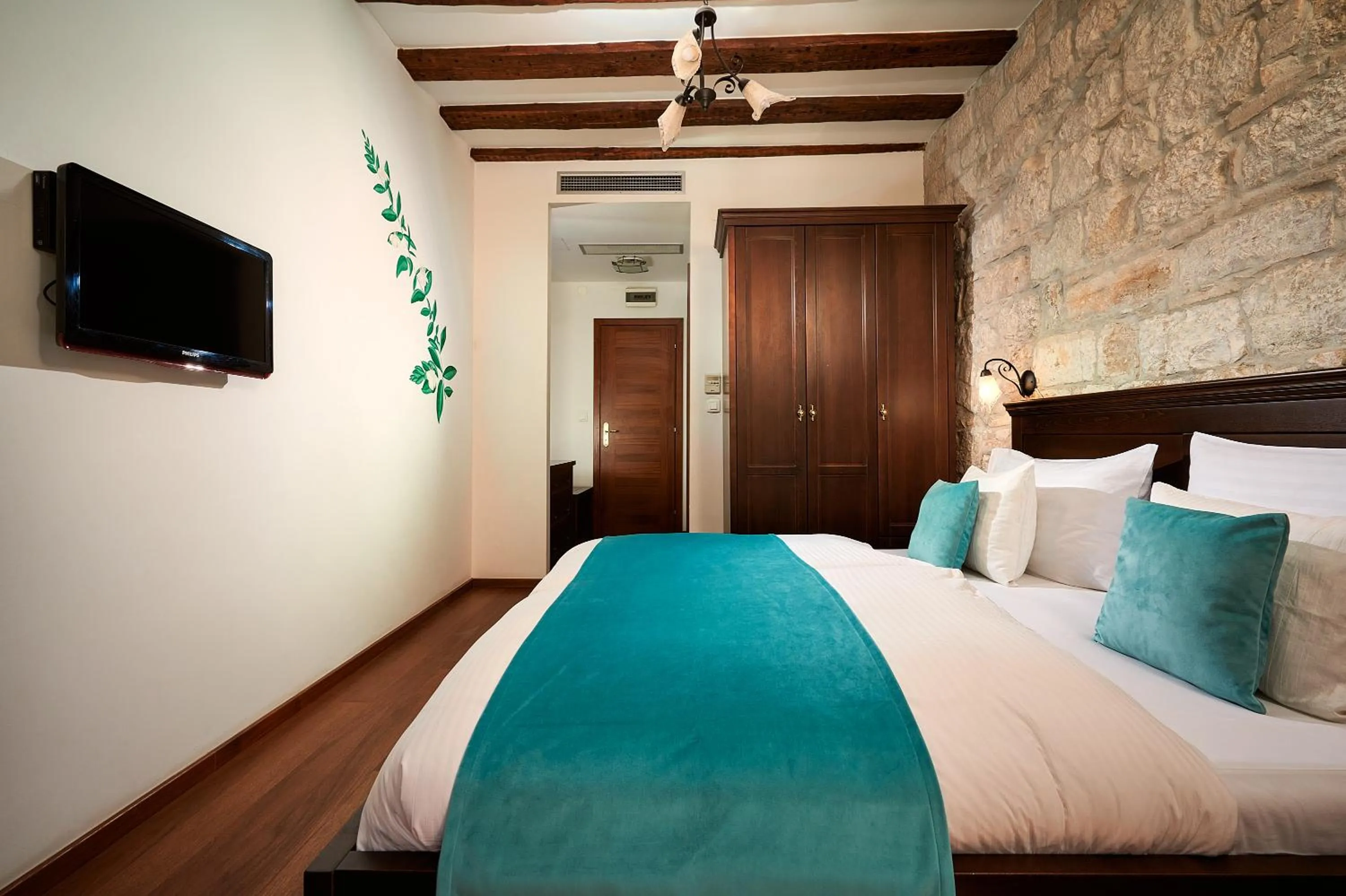 Communal lounge/ TV room, Bed in Villa Olea