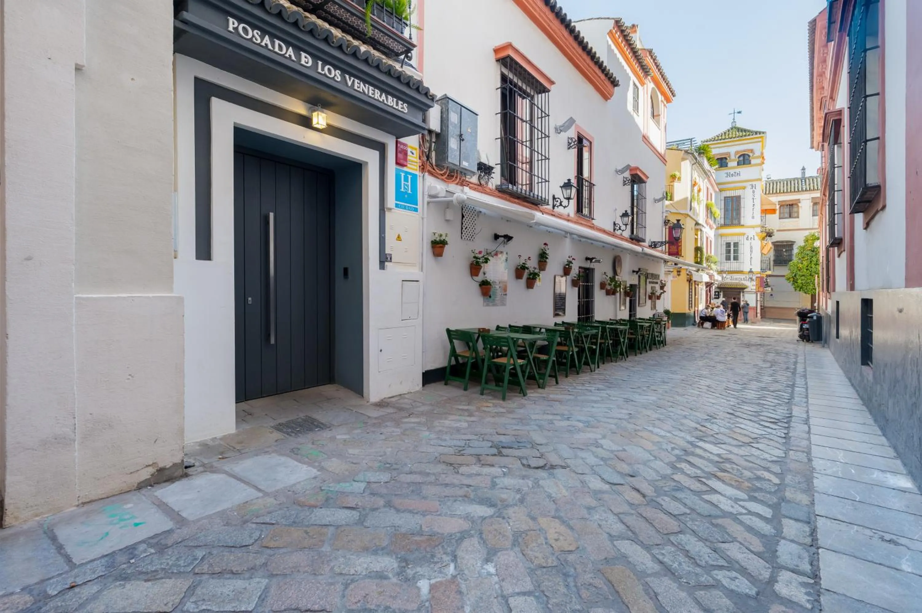 Property building in Posada de los Venerables