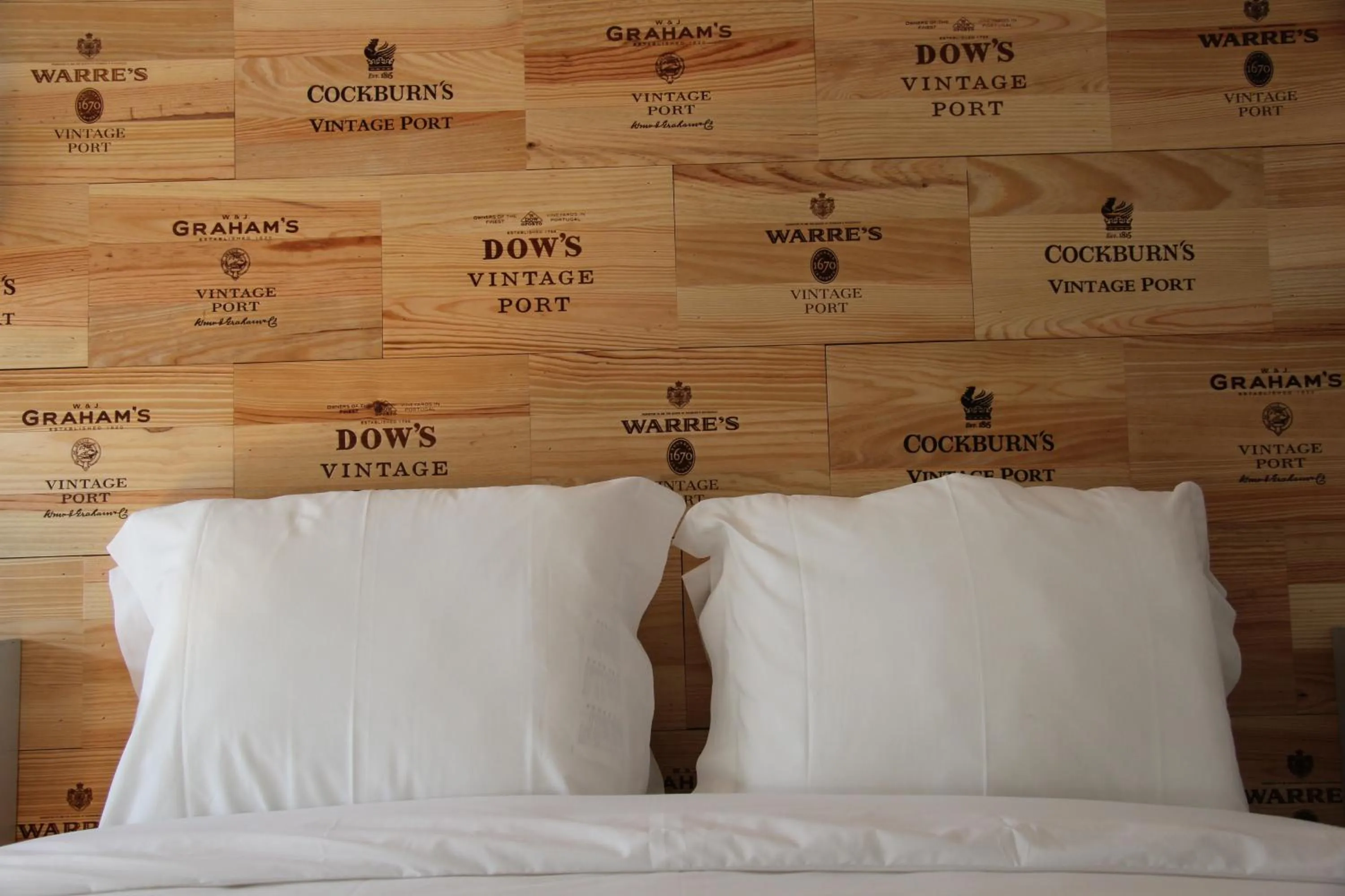 Decorative detail, Bed in Decanting Porto House