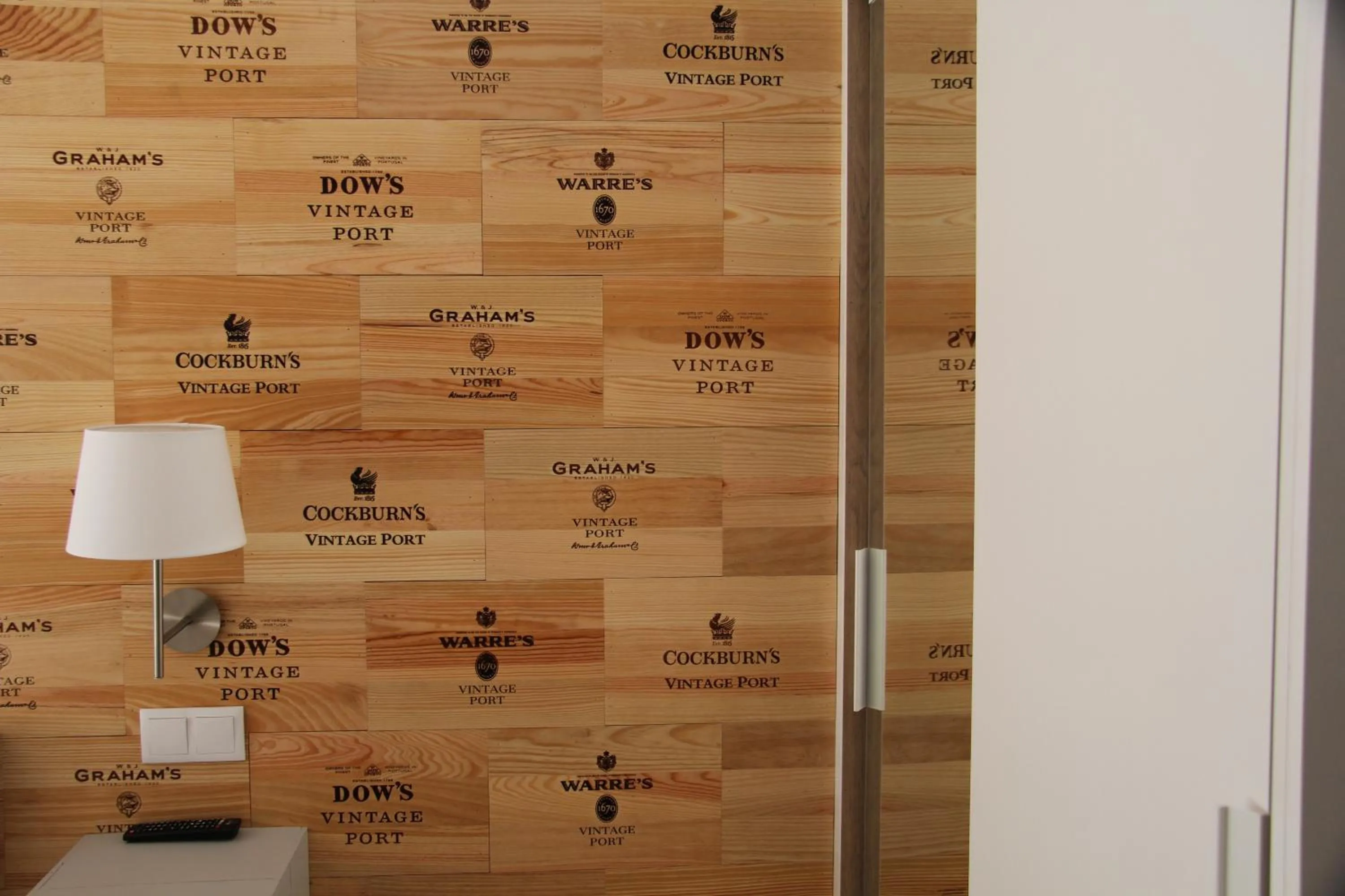 Decorative detail in Decanting Porto House