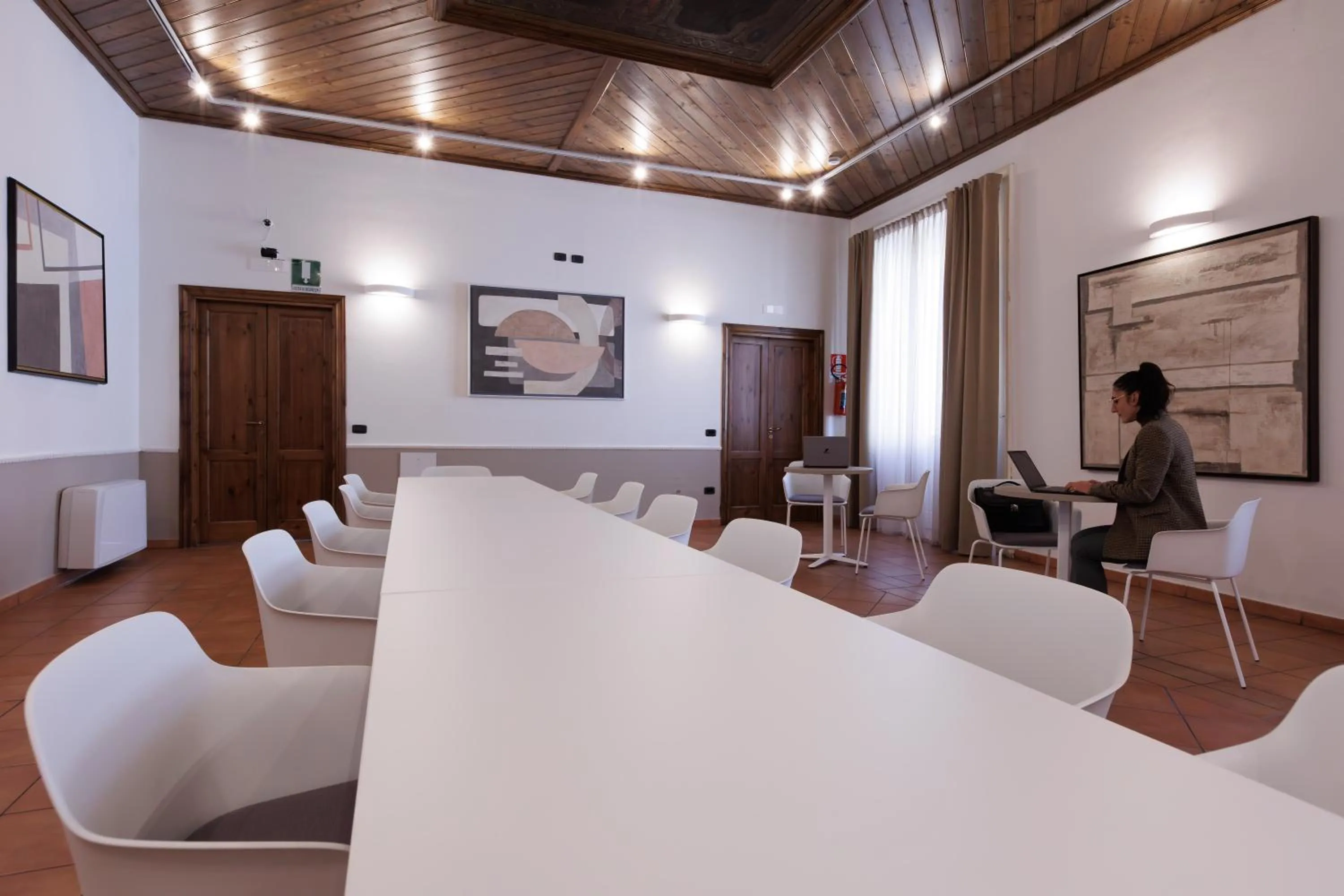 Business facilities in Palazzo della Città