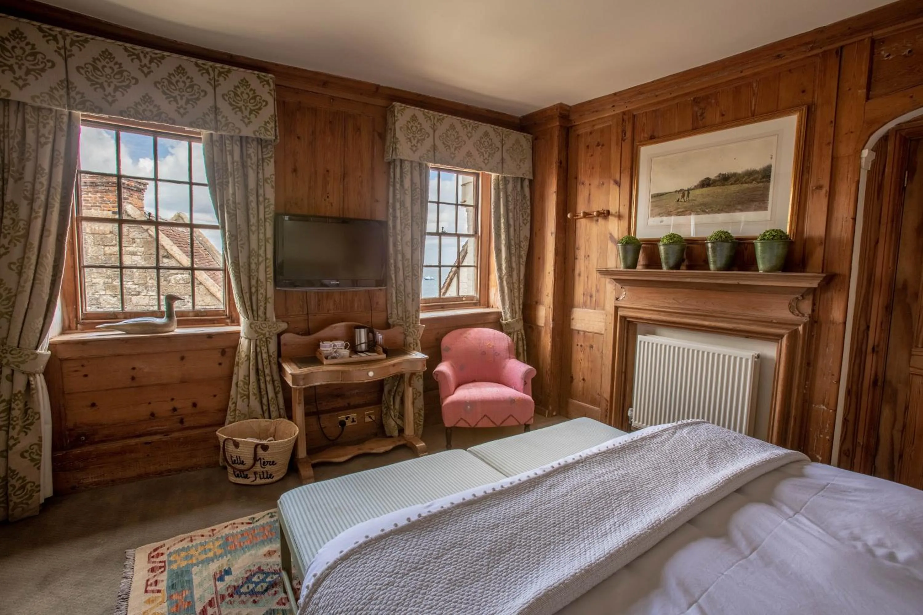 Bed in The George Hotel and Beach Club