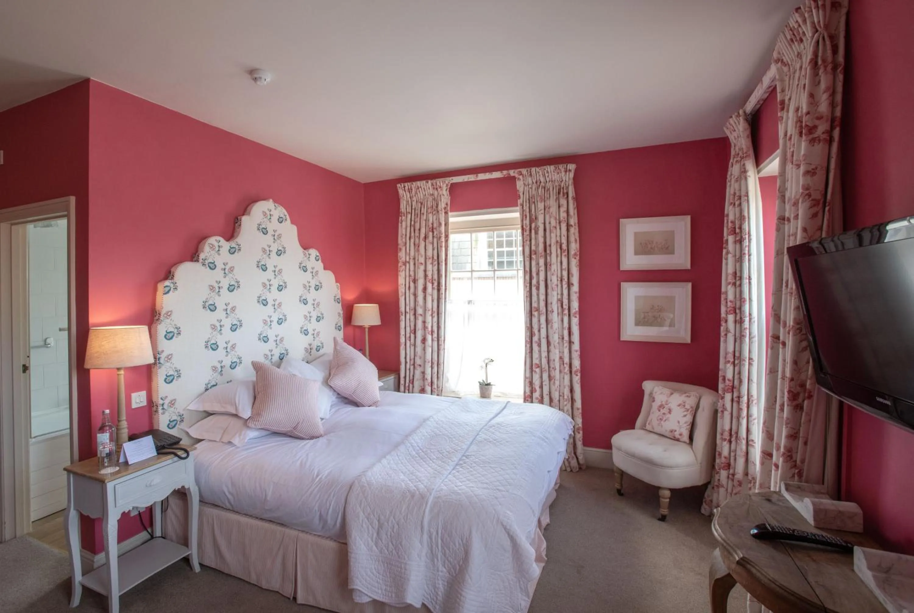 Bed in The George Hotel and Beach Club