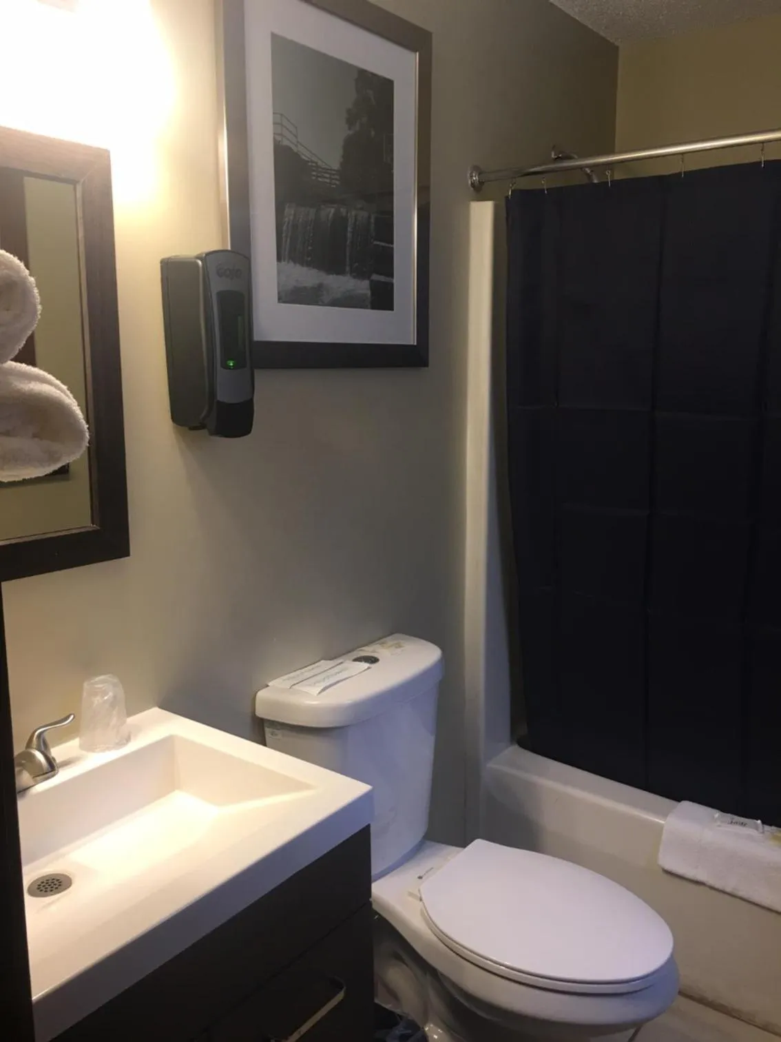 Bathroom in White Birches Motel