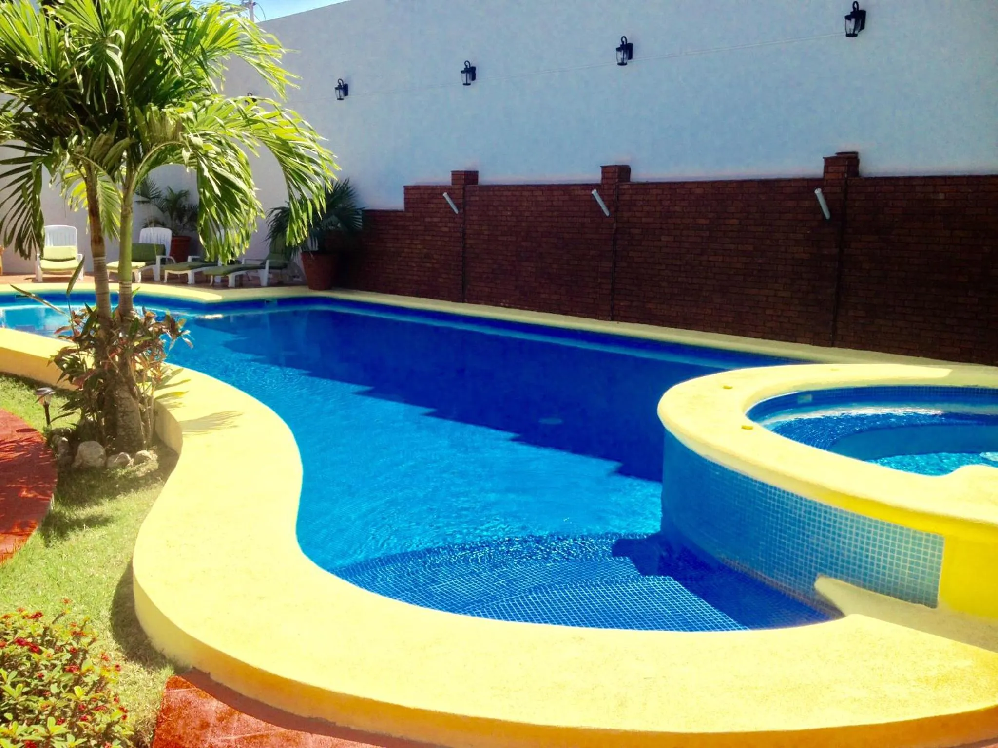 Swimming pool in Hotel y Suites Los Encantos