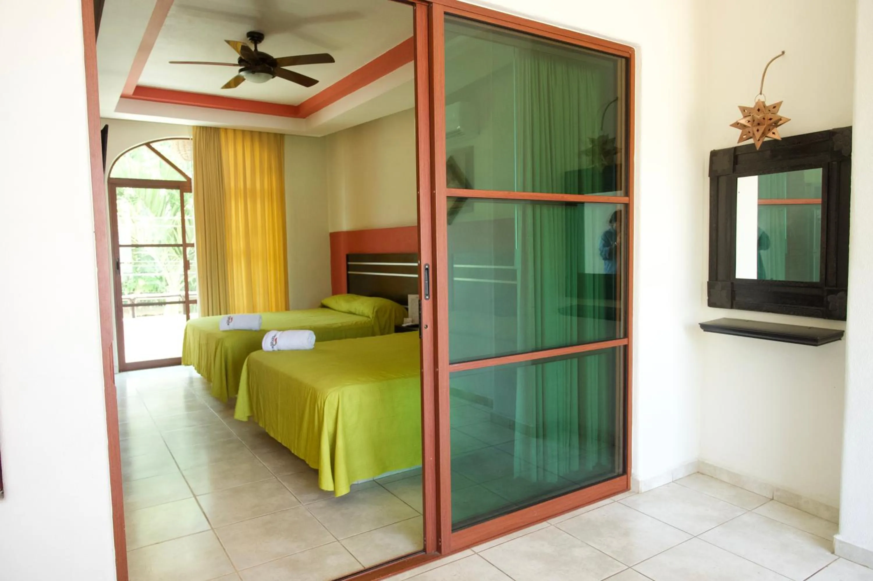 Bedroom, Bed in Hotel y Suites Los Encantos