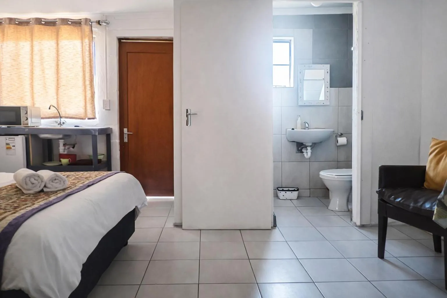 Bed in Suzies Huis Restaurant Bed and Breakfast