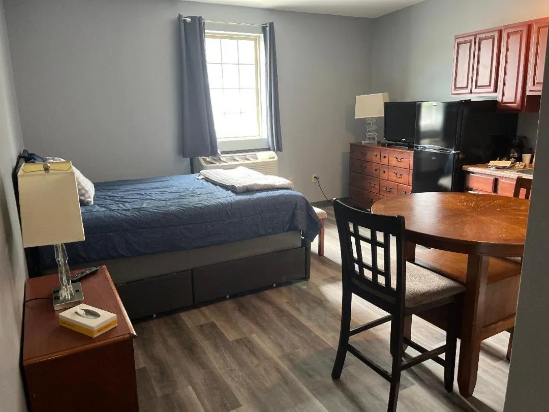 Bed in Gamble Farm Inn and Suites