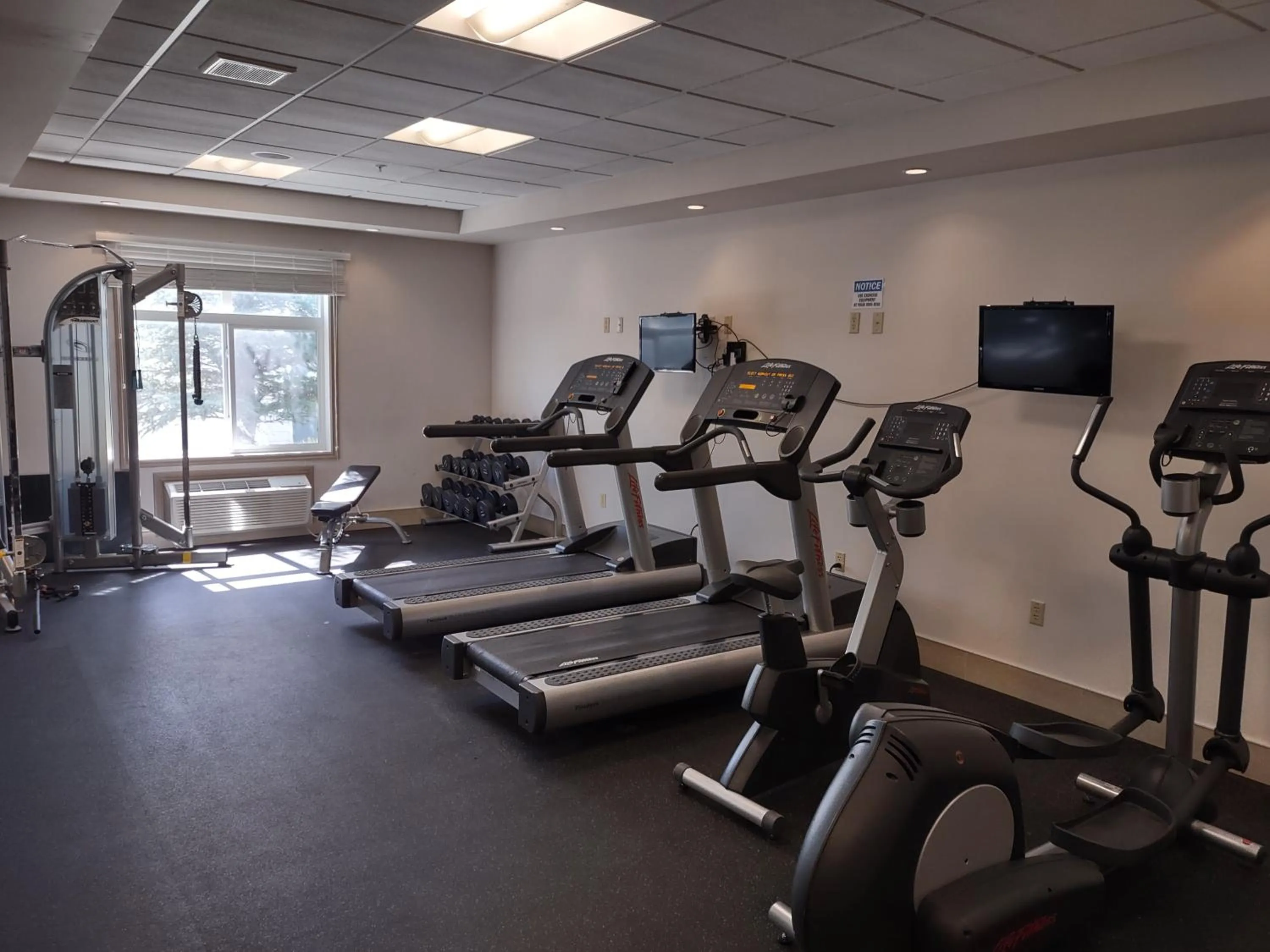 Fitness centre/facilities in Days Inn & Suites by Wyndham Fort Saskatchewan