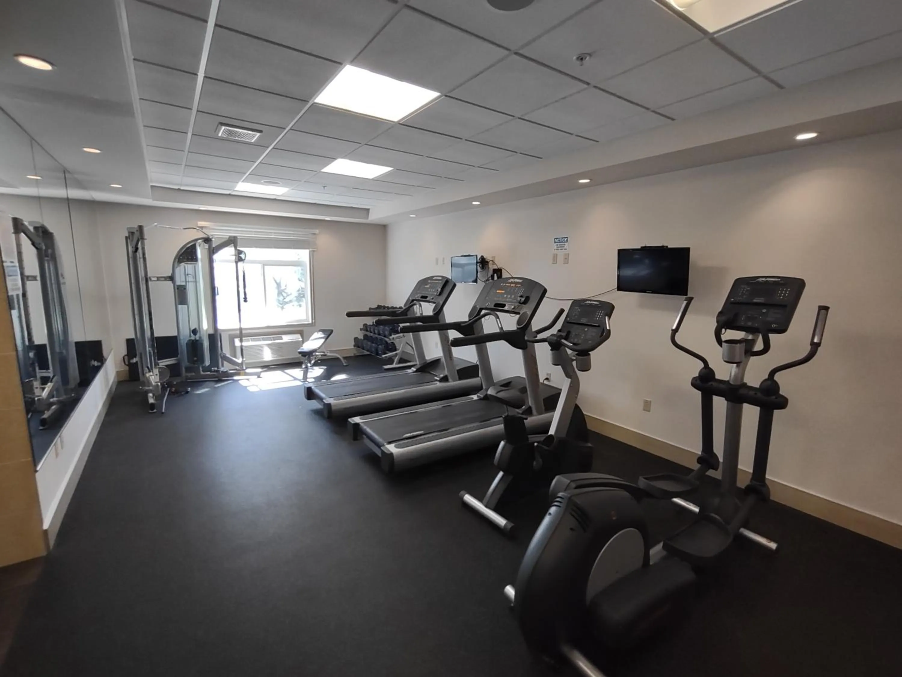 Fitness centre/facilities in Days Inn & Suites by Wyndham Fort Saskatchewan
