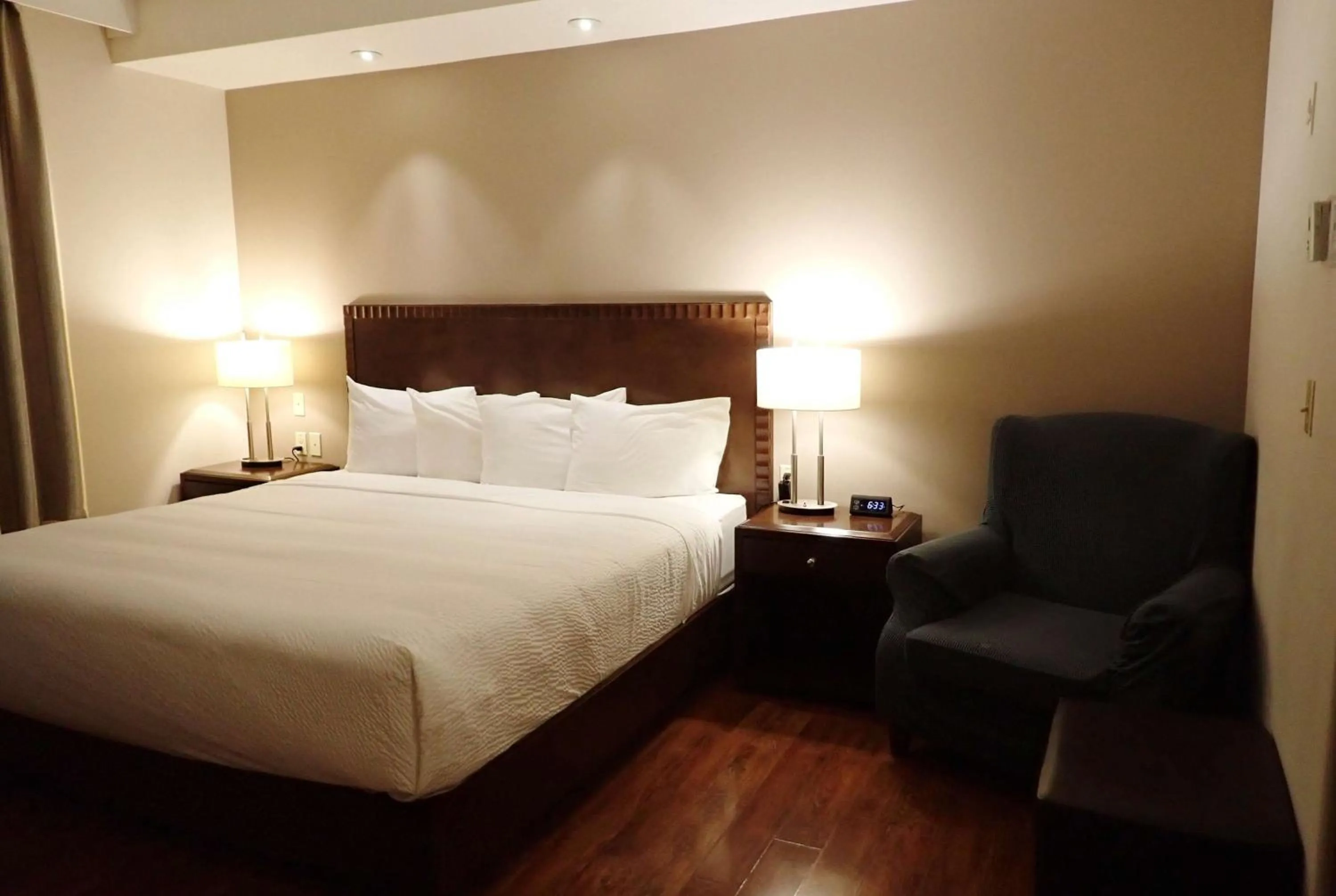 Photo of the whole room, Bed in Days Inn & Suites by Wyndham Fort Saskatchewan