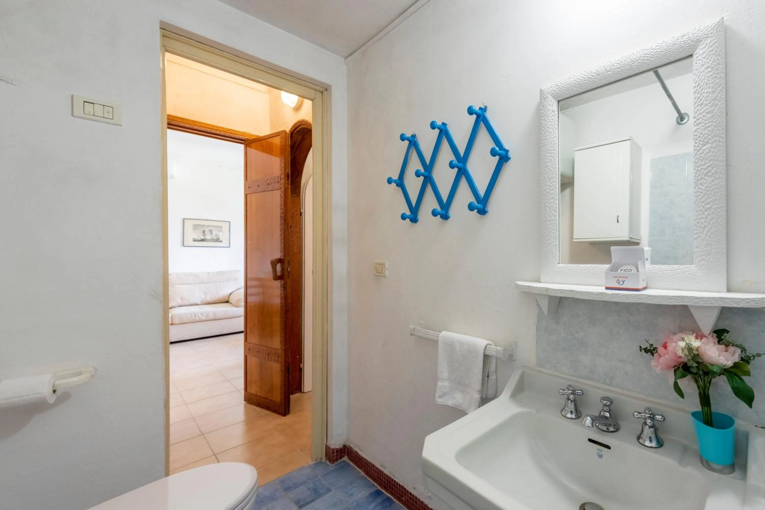 Shower in La Casina Del Pescatore On the Beach - Happy Rentals