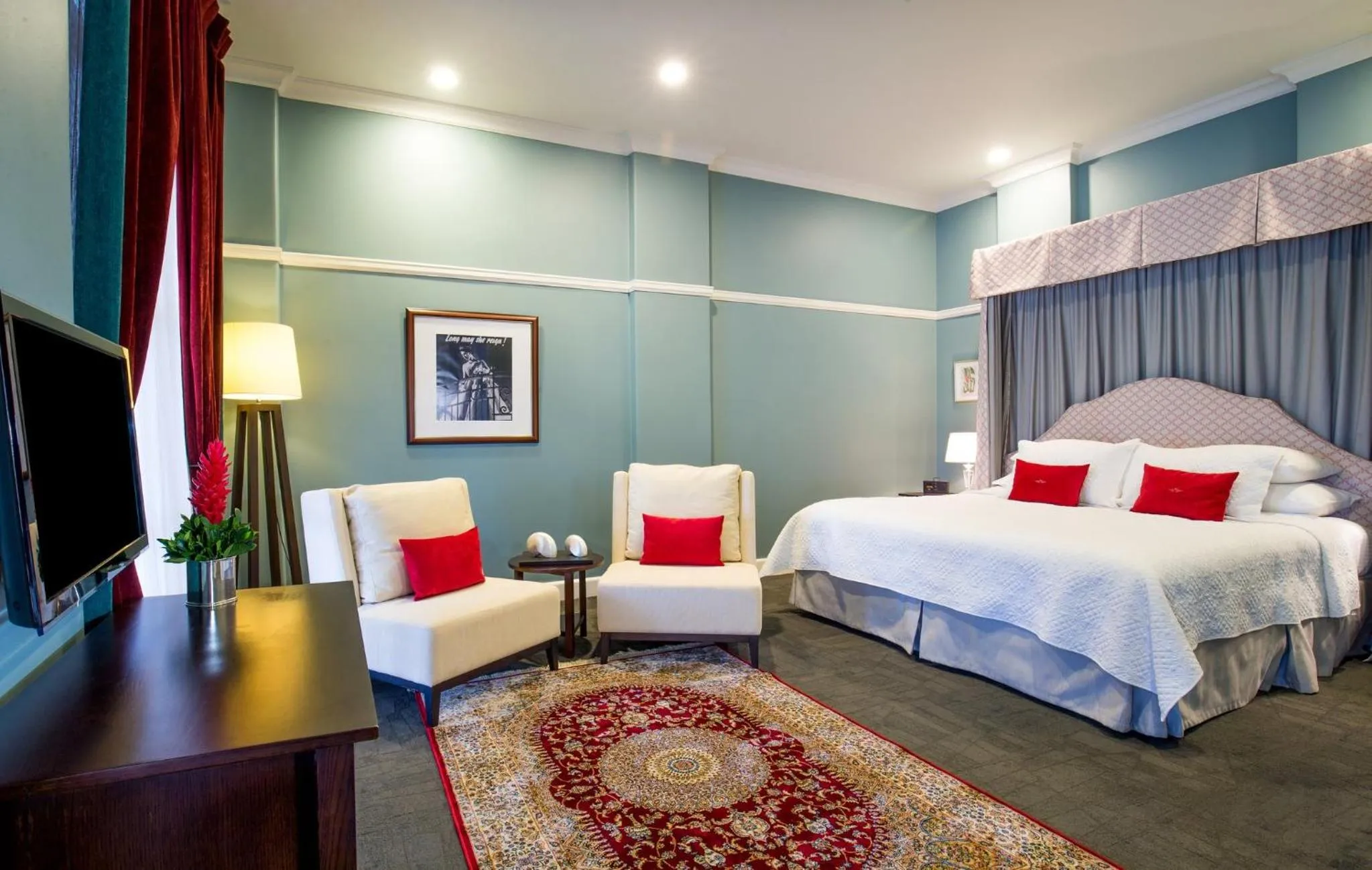 Photo of the whole room, Bed in Grand Pacific Hotel