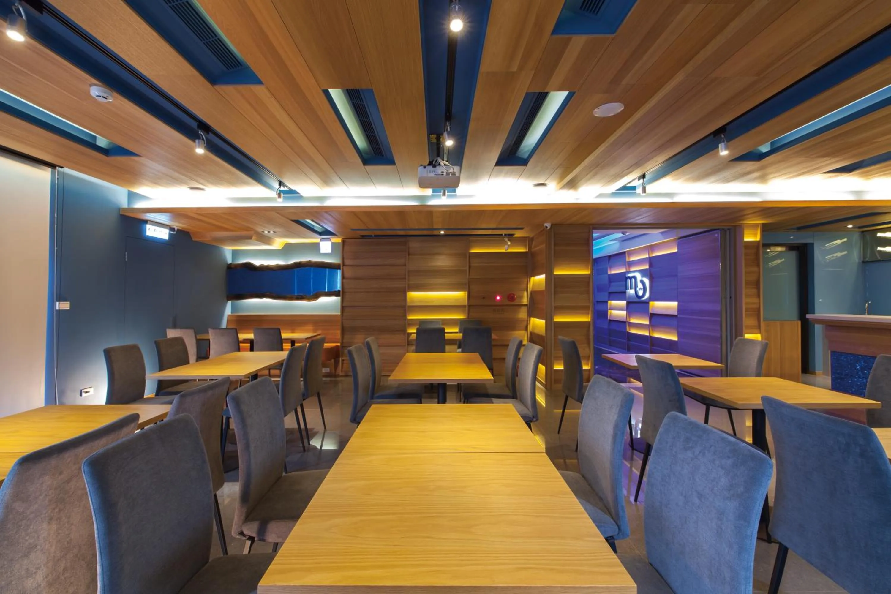 Restaurant/places to eat in Hotel MU