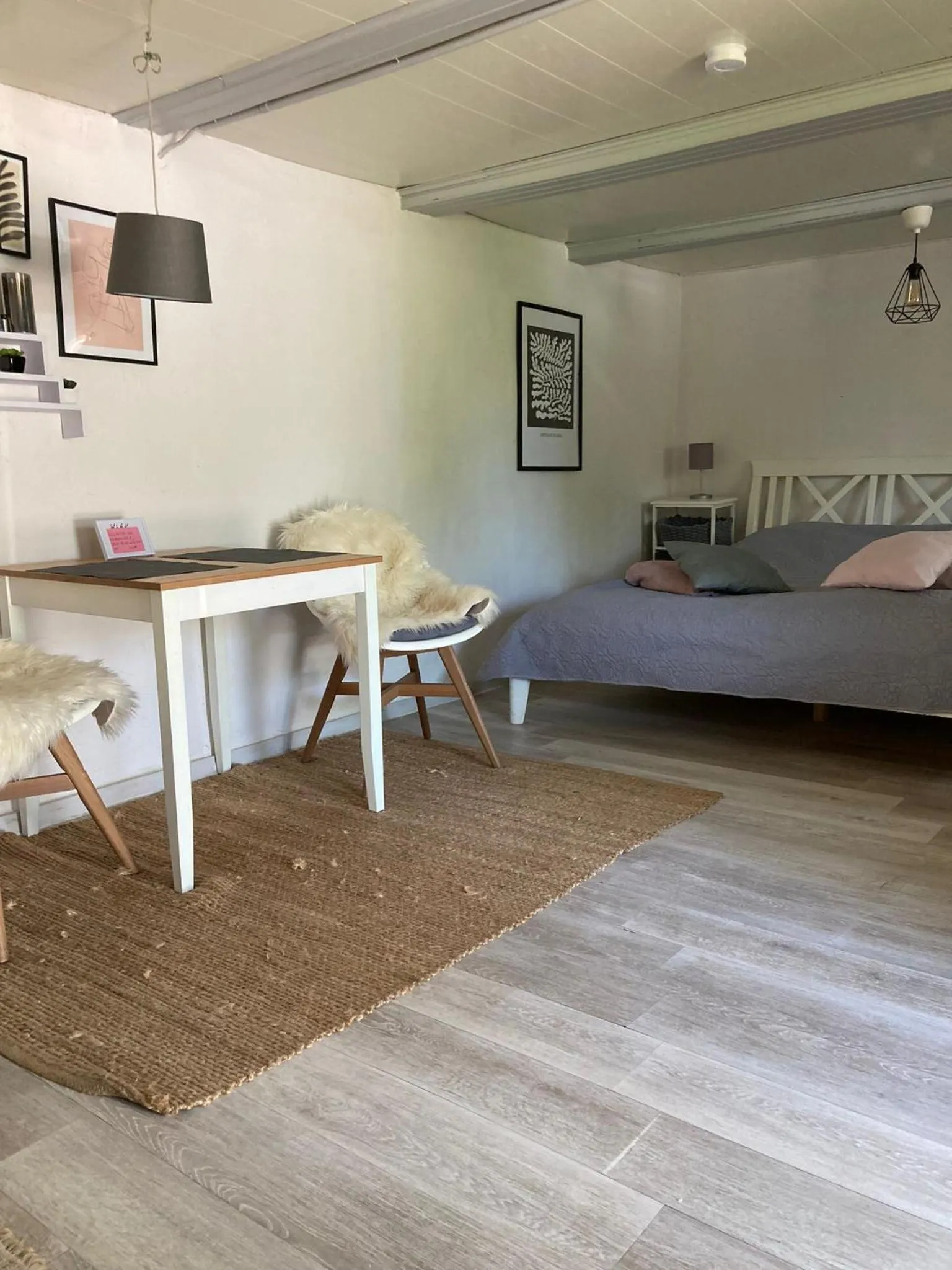 Dining area, Bed in Wohnungen unter Reet