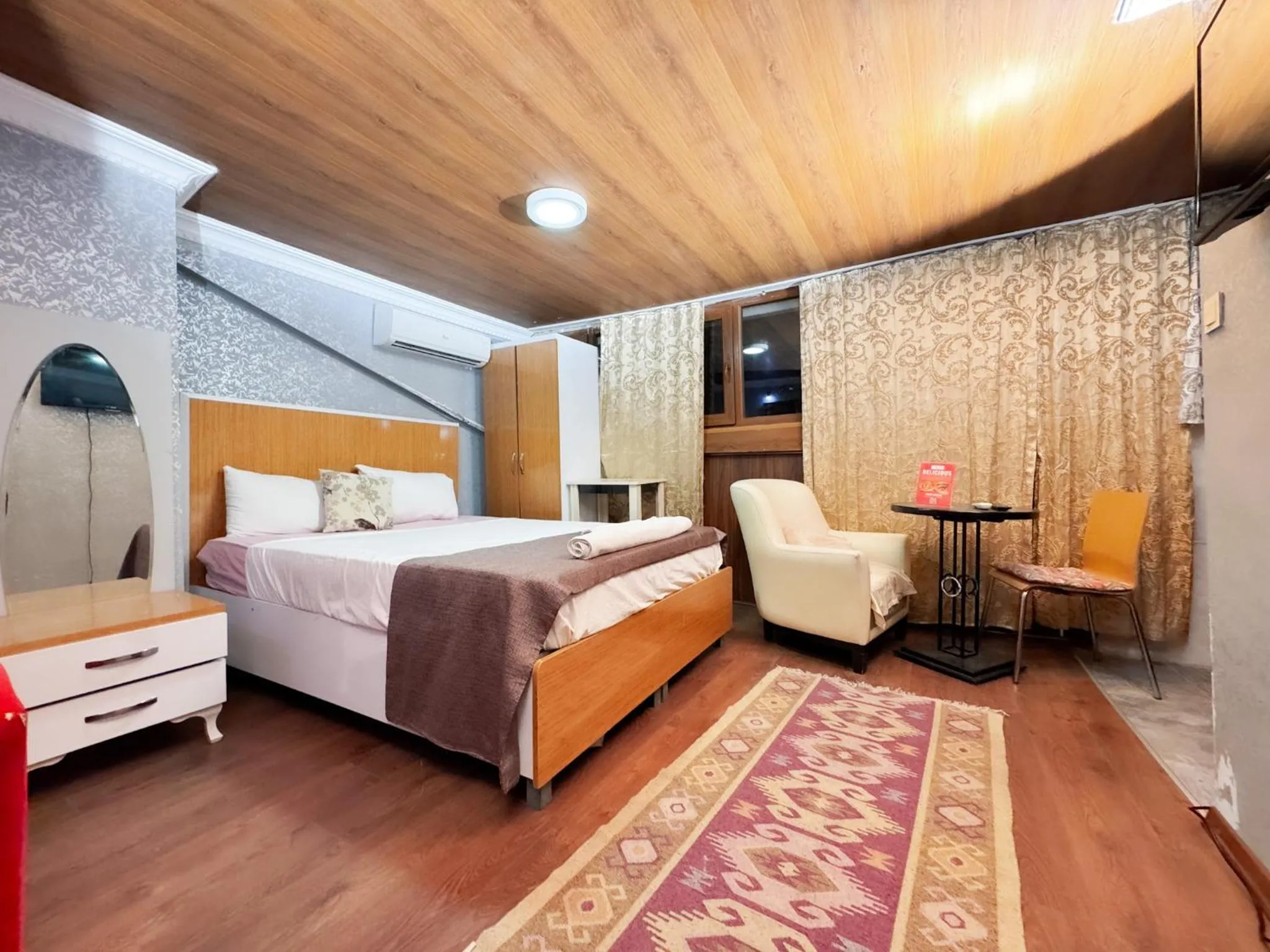 Bedroom, Bed in The New Season Apart