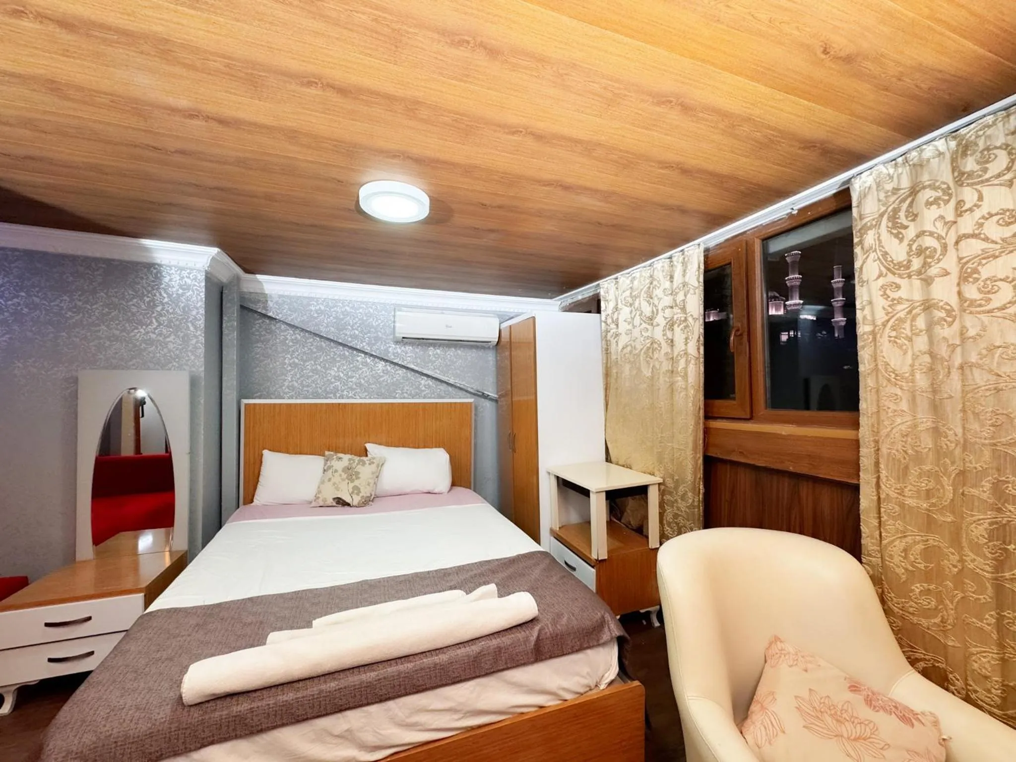 Bedroom, Bed in The New Season Apart