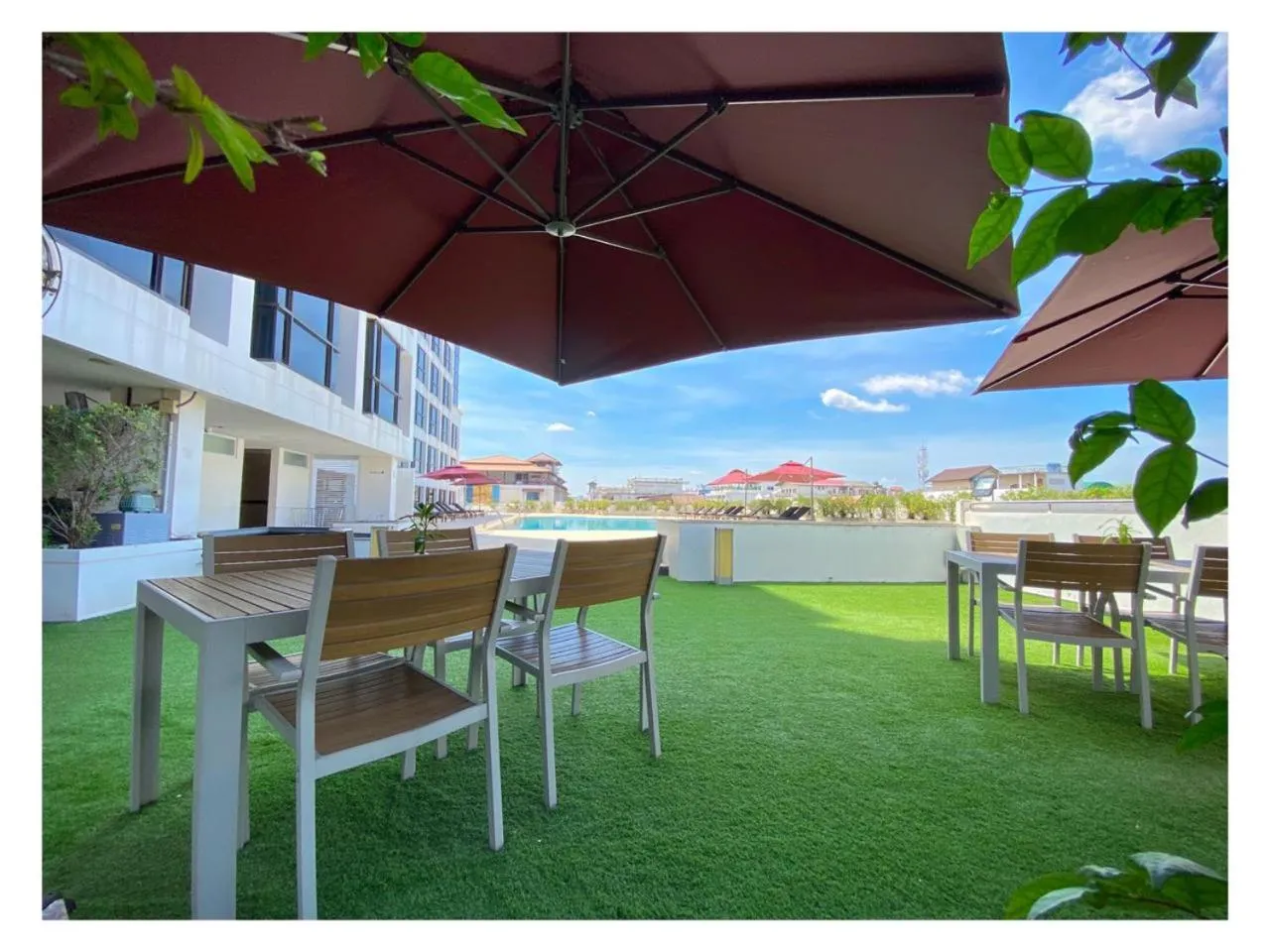 Swimming pool in Lao Plaza Hotel