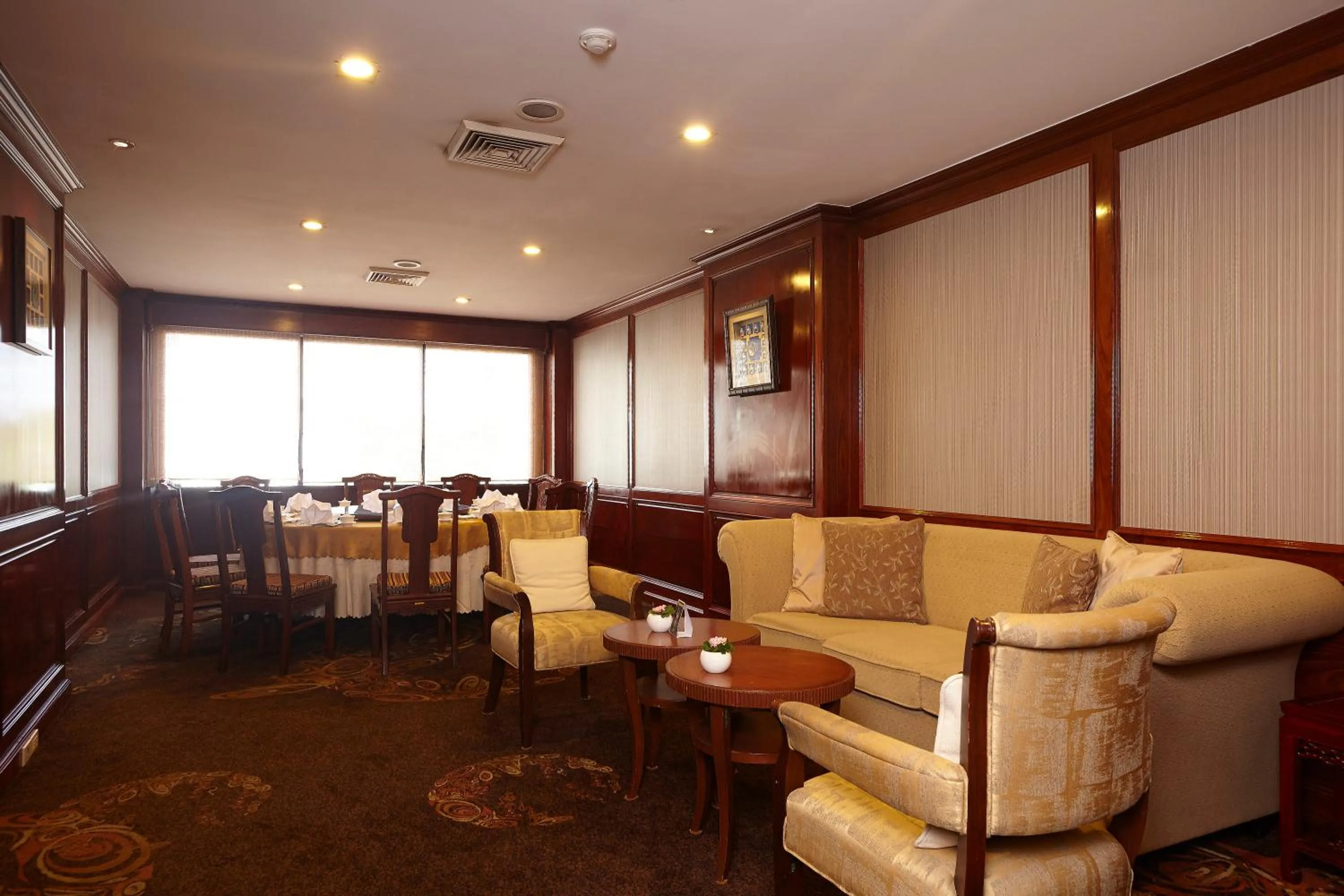 Restaurant/places to eat in Lao Plaza Hotel