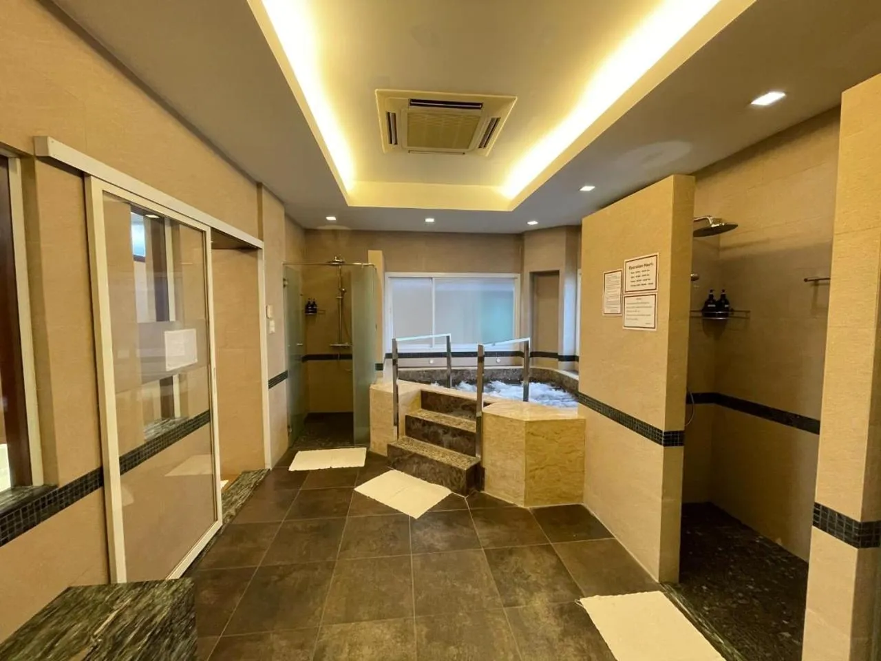Fitness centre/facilities in Lao Plaza Hotel