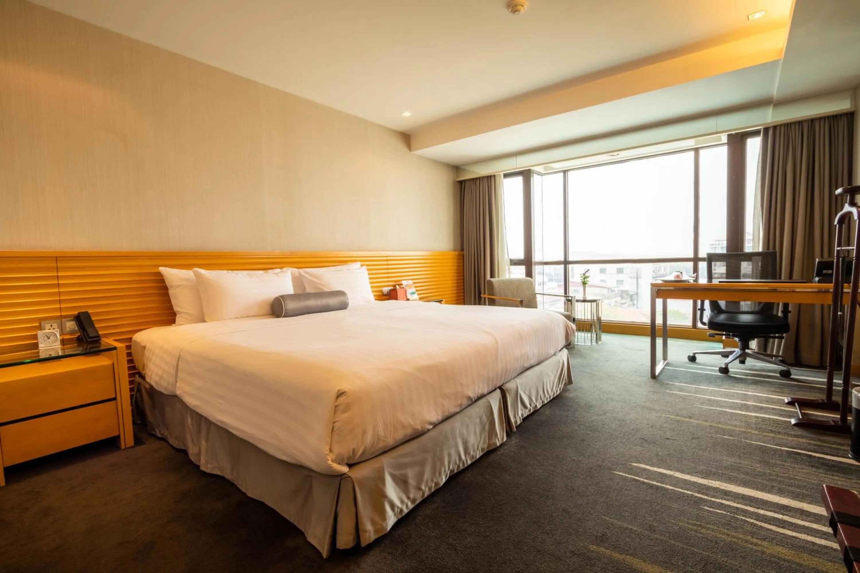 Bedroom, Bed in Lao Plaza Hotel