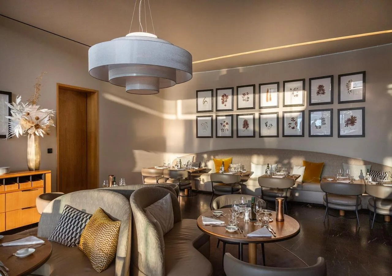 Restaurant/places to eat in Casadelmar