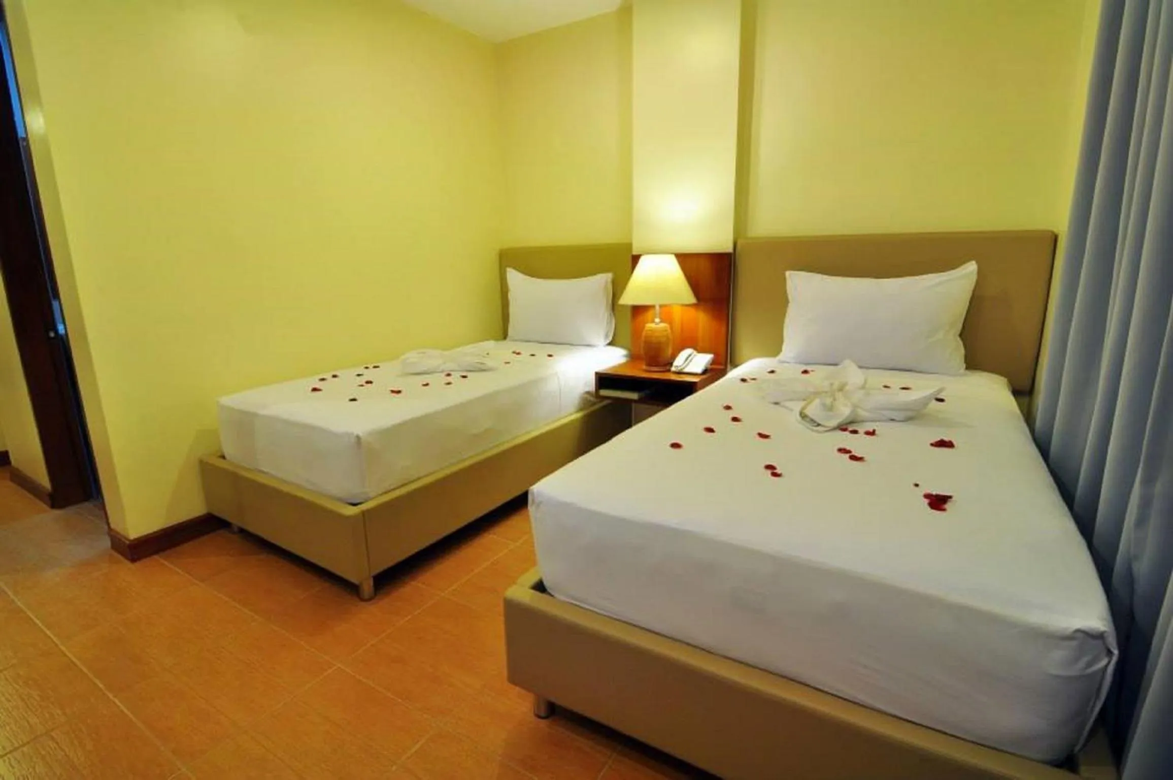 Photo of the whole room, Bed in The Well Hotel