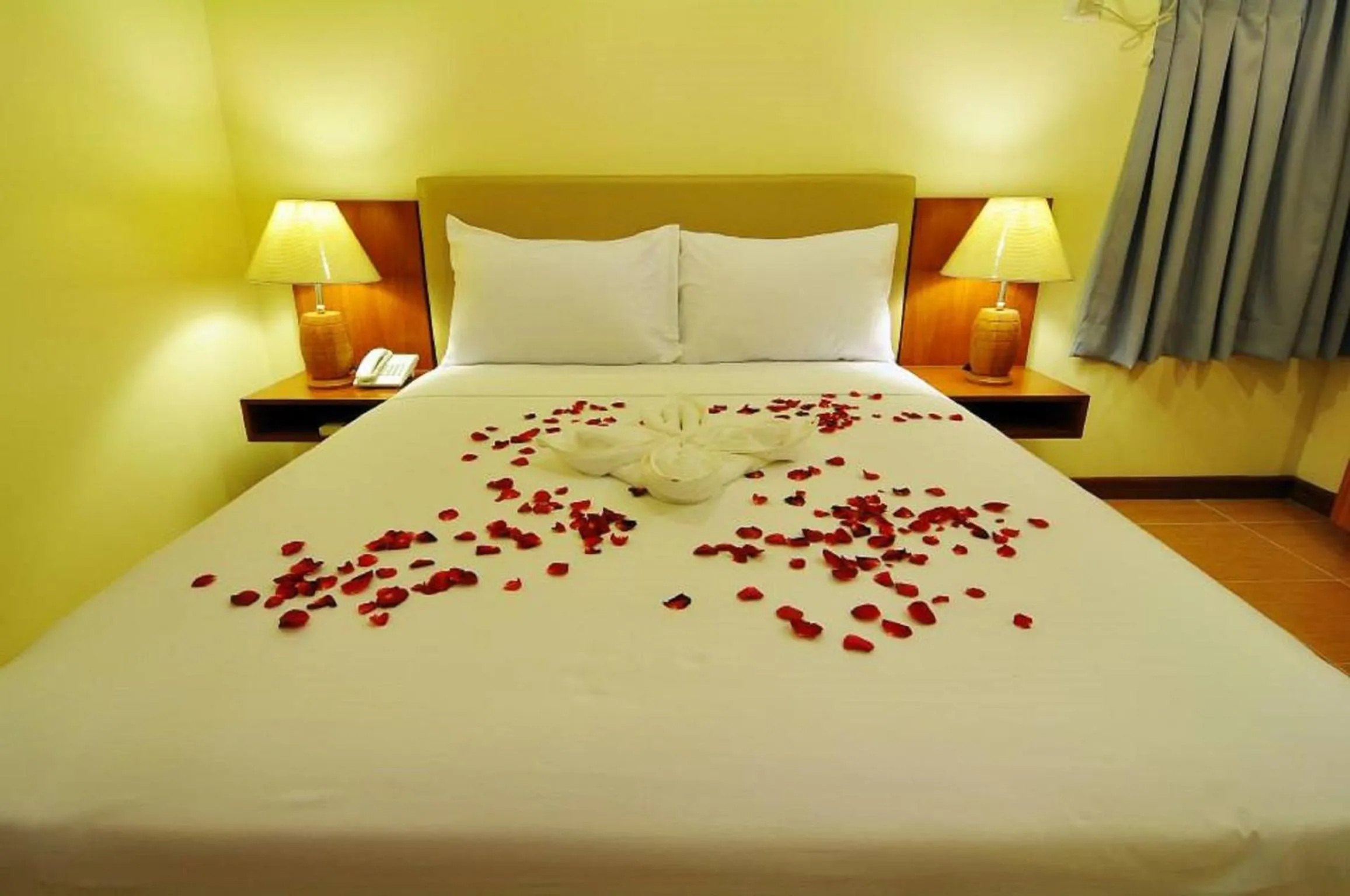 Photo of the whole room, Bed in The Well Hotel