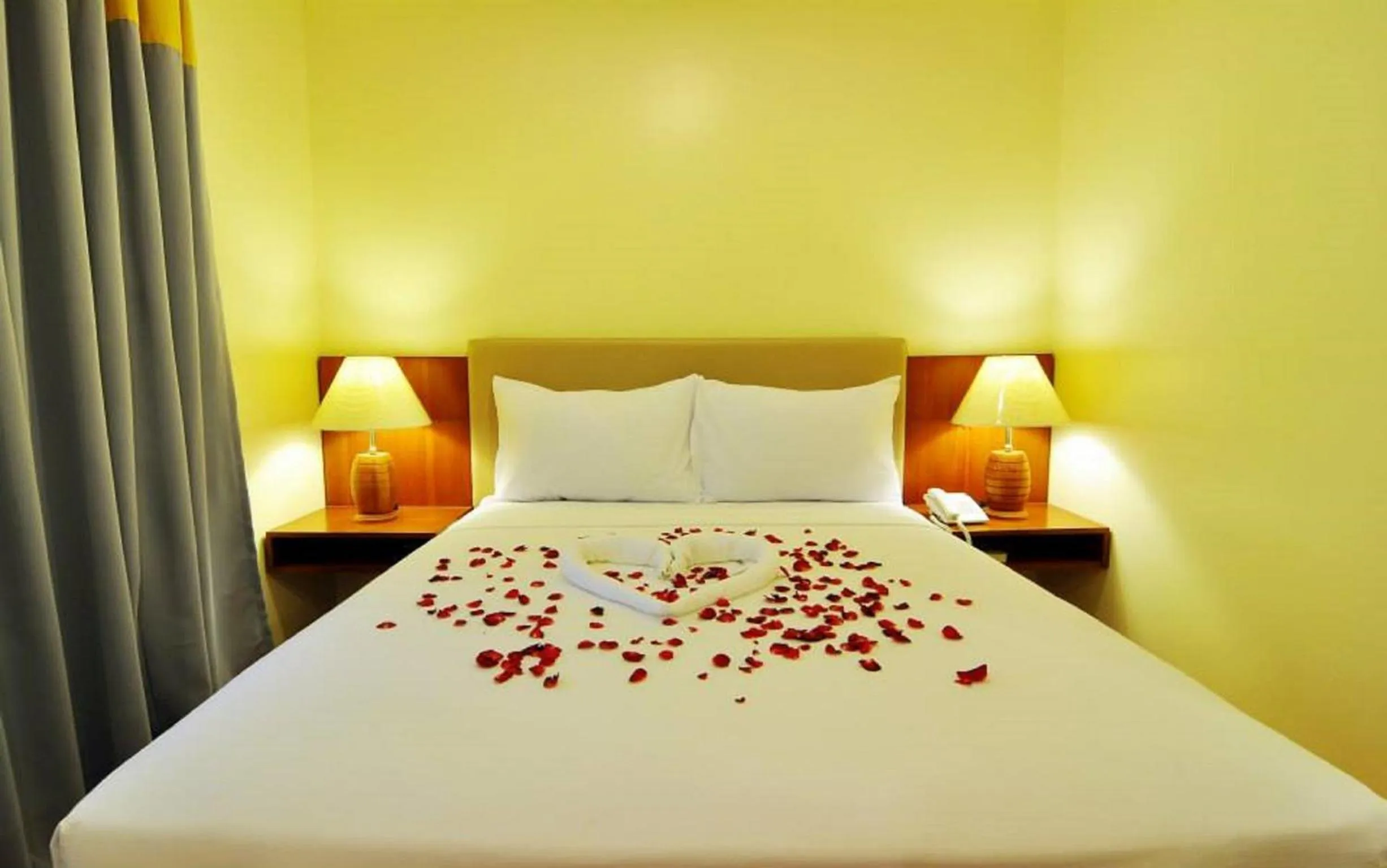 Photo of the whole room, Bed in The Well Hotel