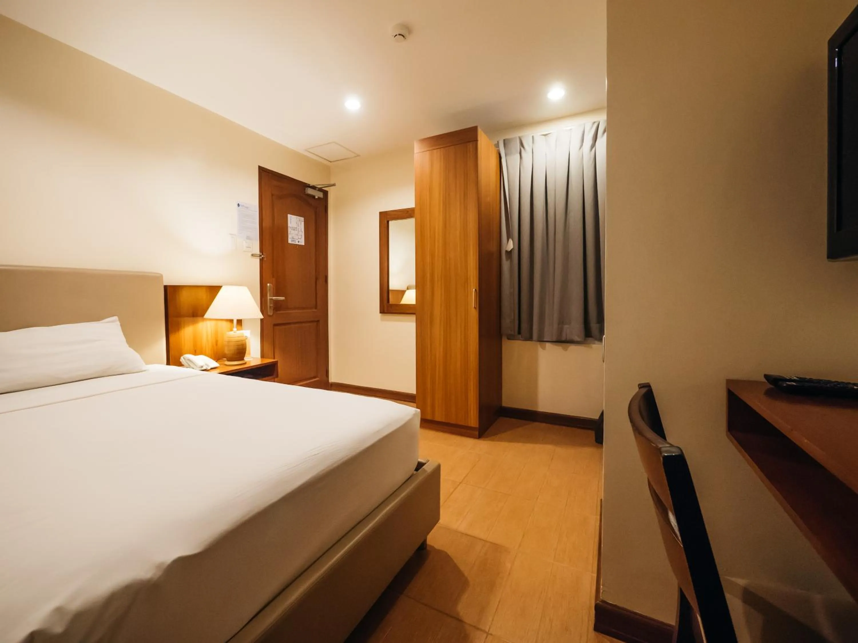 Photo of the whole room, Bed in The Well Hotel