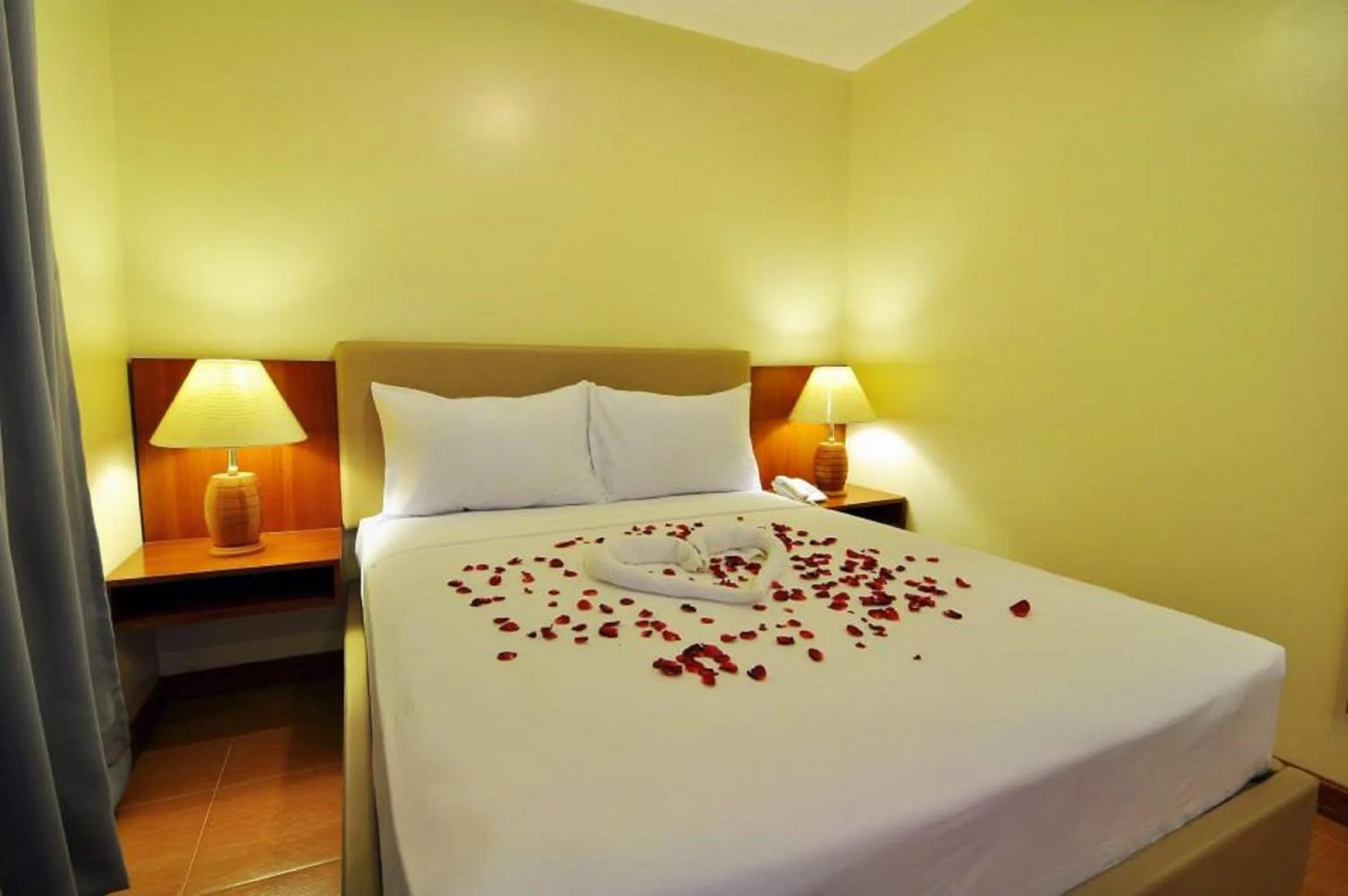 Photo of the whole room, Bed in The Well Hotel