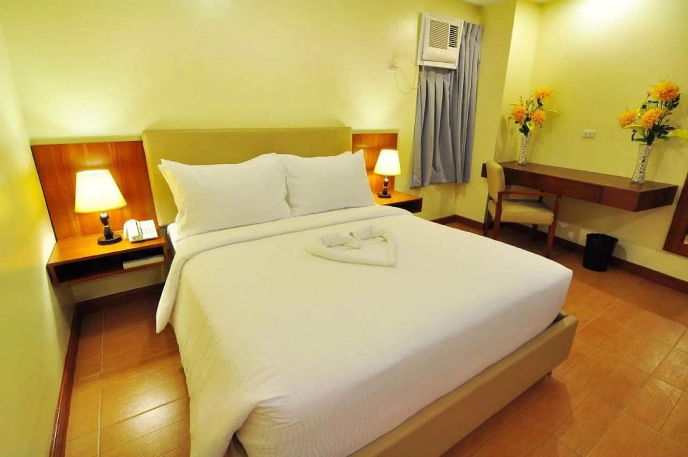 Photo of the whole room, Bed in The Well Hotel