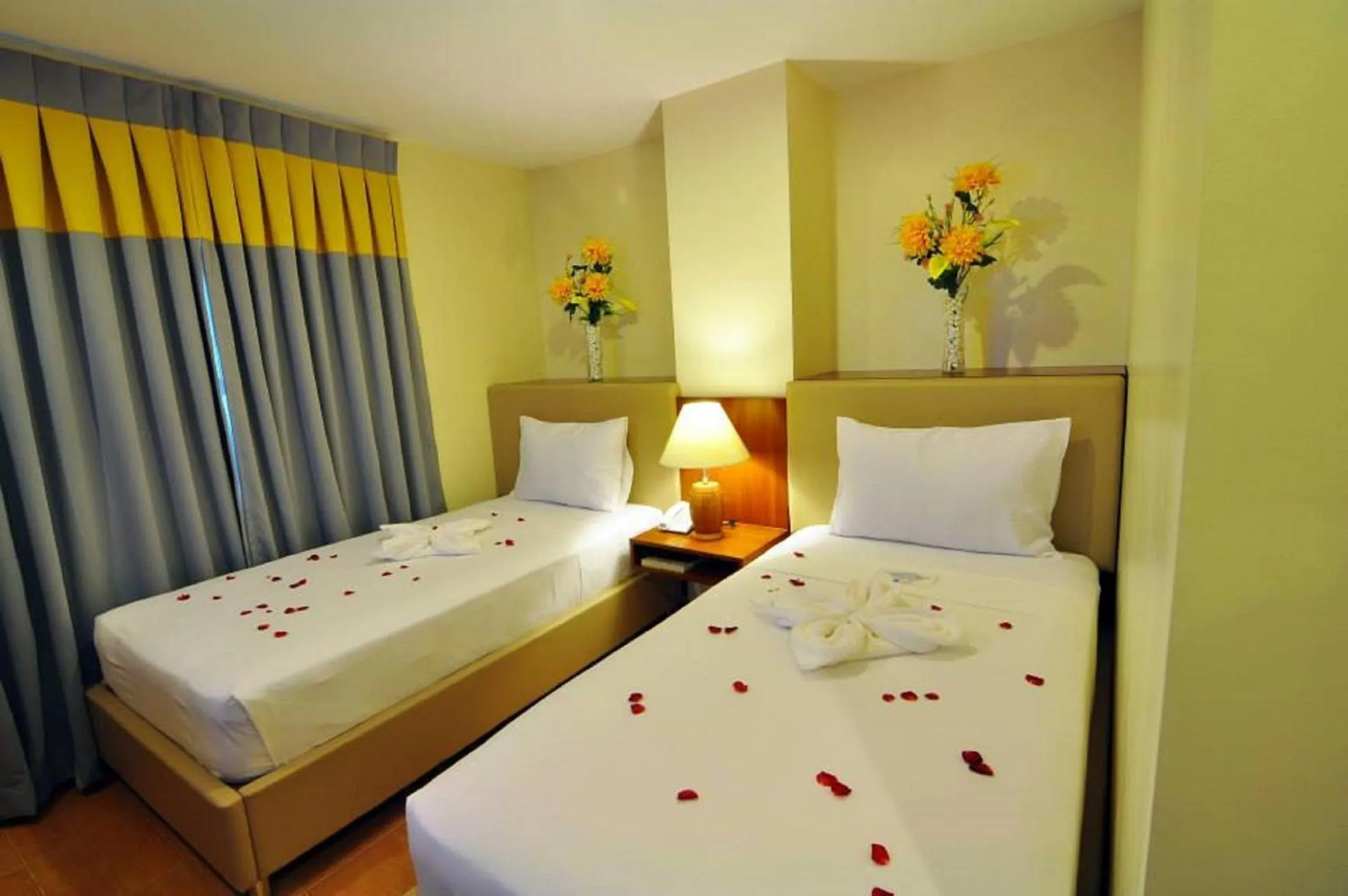 Photo of the whole room, Bed in The Well Hotel