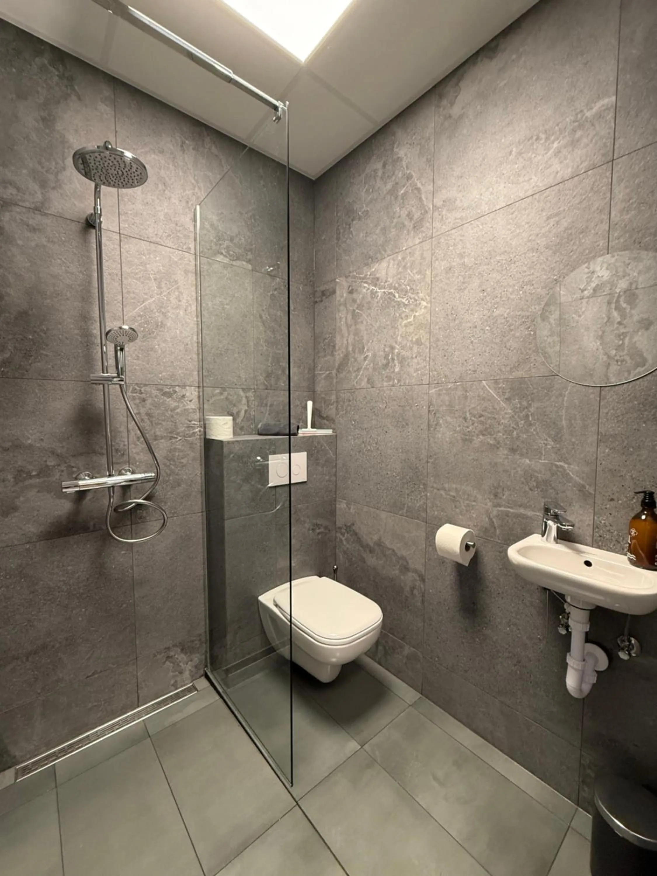 Bathroom in The Freezer Hostel & Culture Center