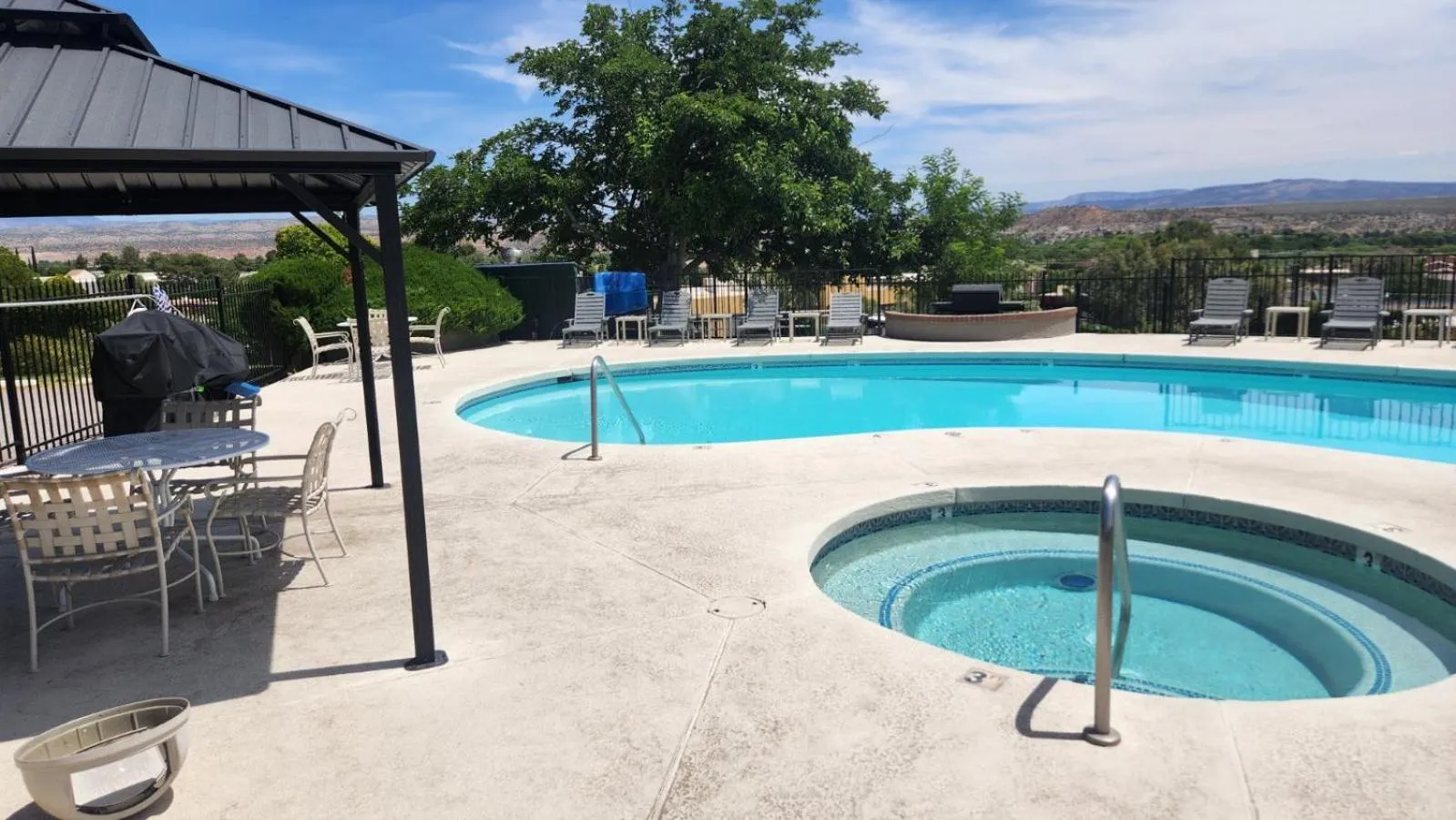 Swimming pool in The View Motel
