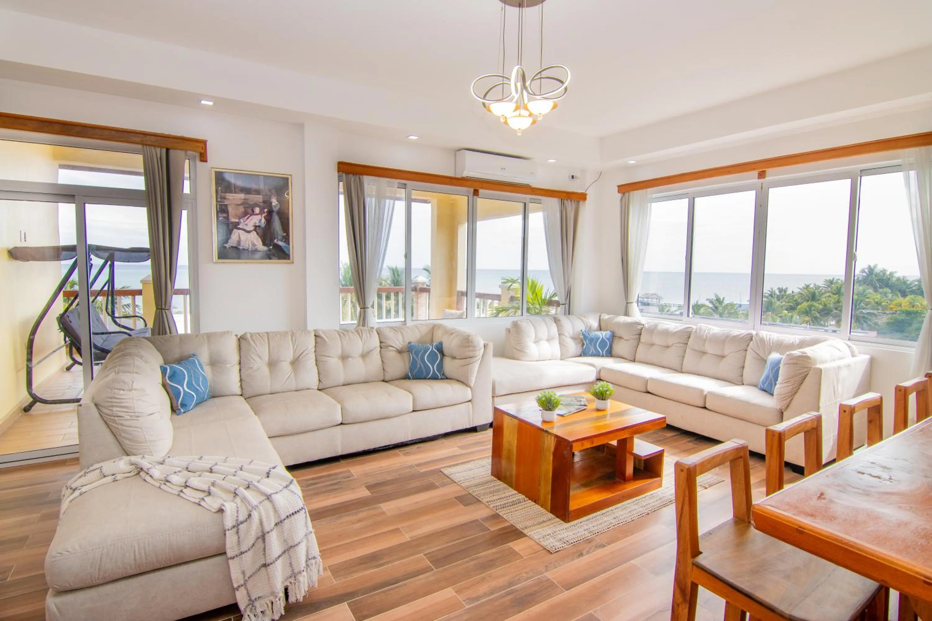 Living room in Tropical Palace Hotel